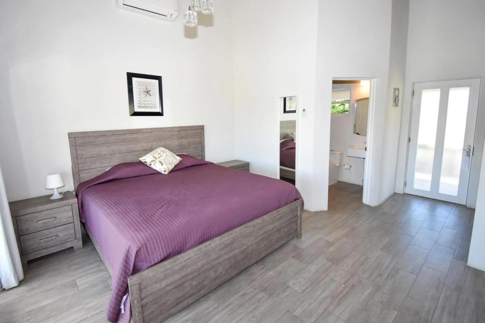 Bedroom, Bed in The Moxy