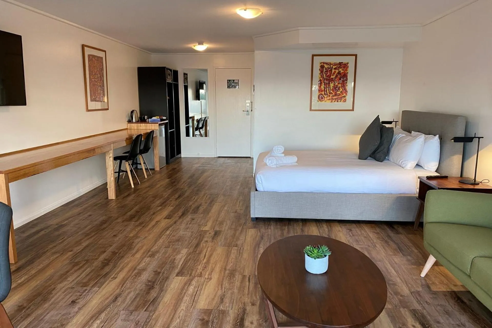 Bedroom, Bed in North Pier Hotel