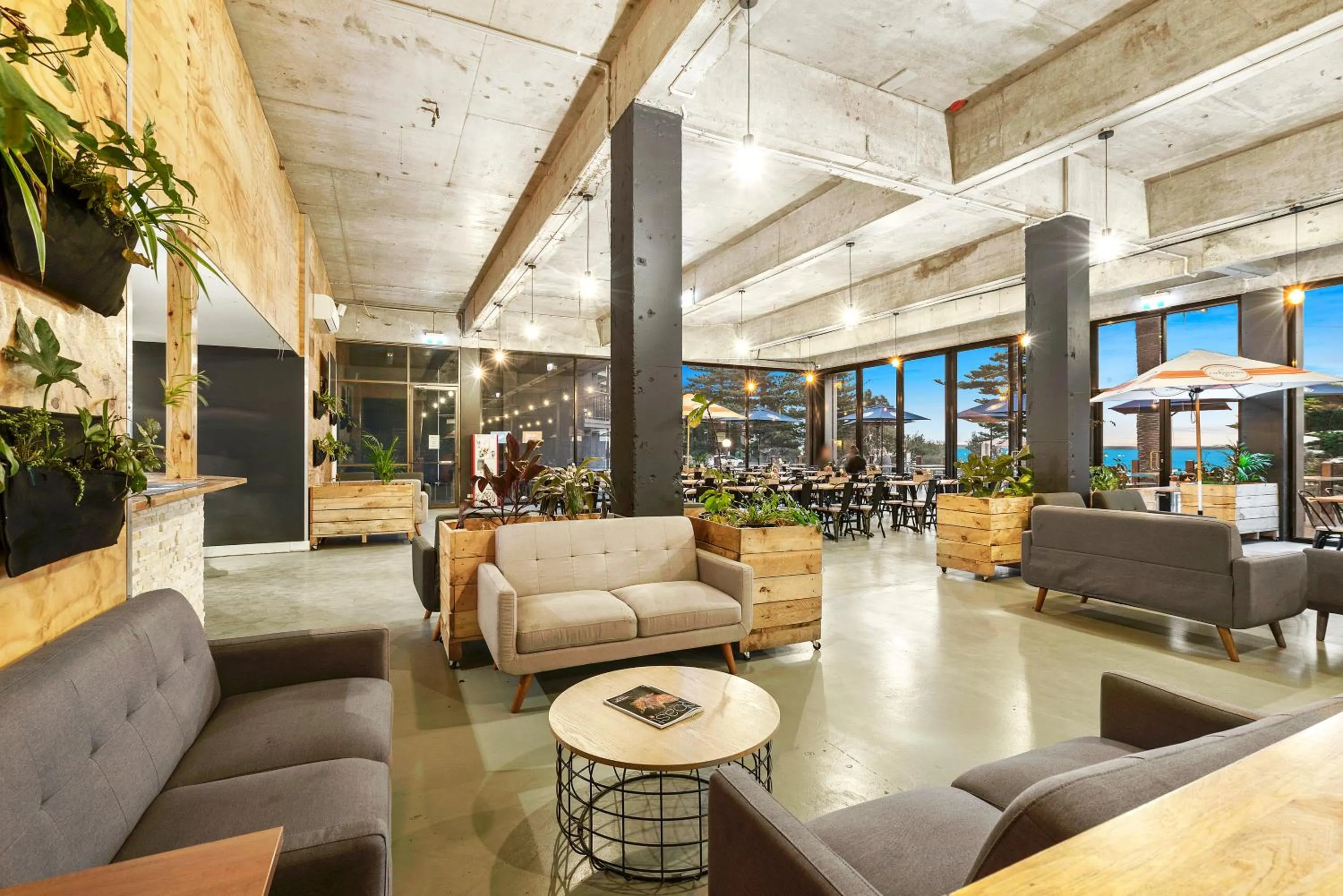 Restaurant/places to eat in North Pier Hotel