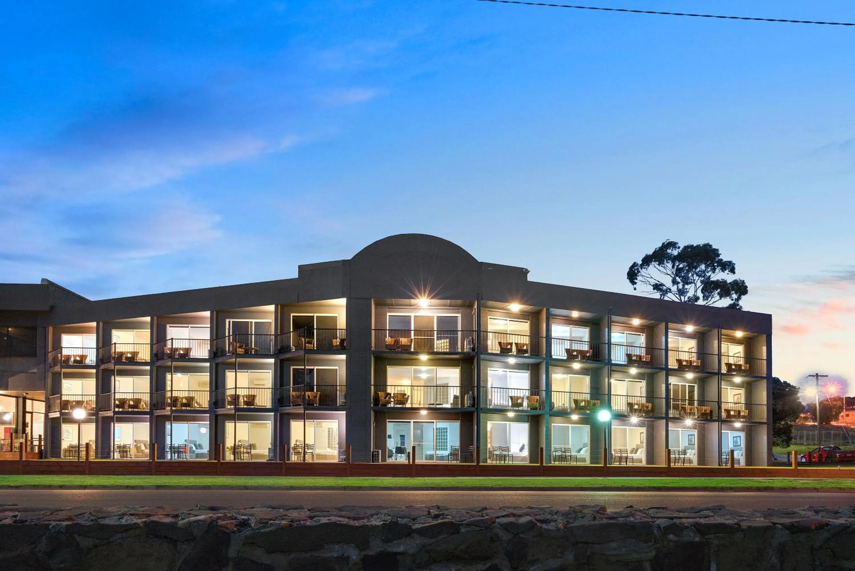 Facade/entrance in North Pier Hotel