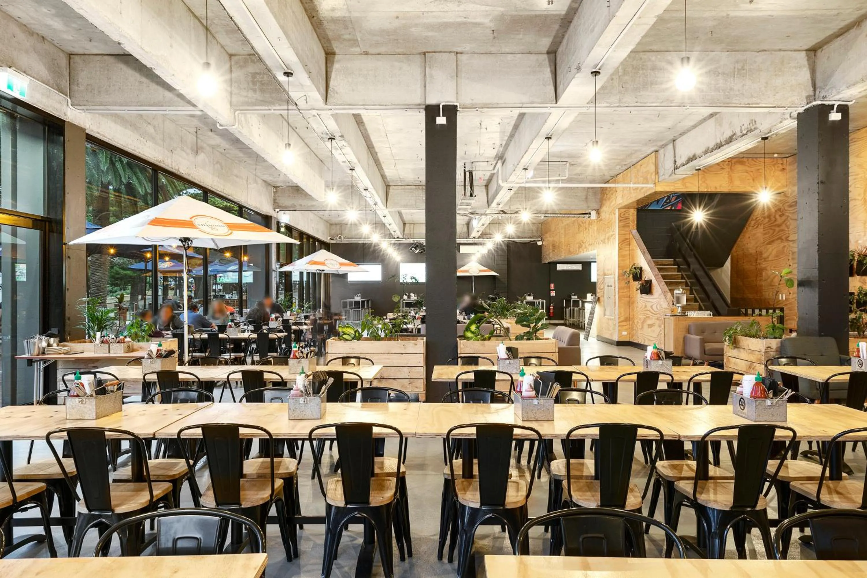 Restaurant/places to eat in North Pier Hotel