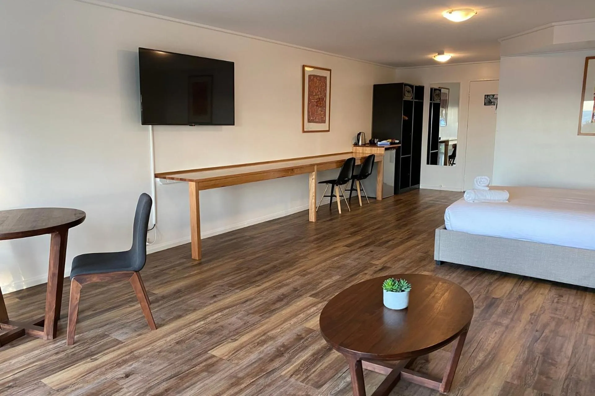 Bedroom, Bed in North Pier Hotel