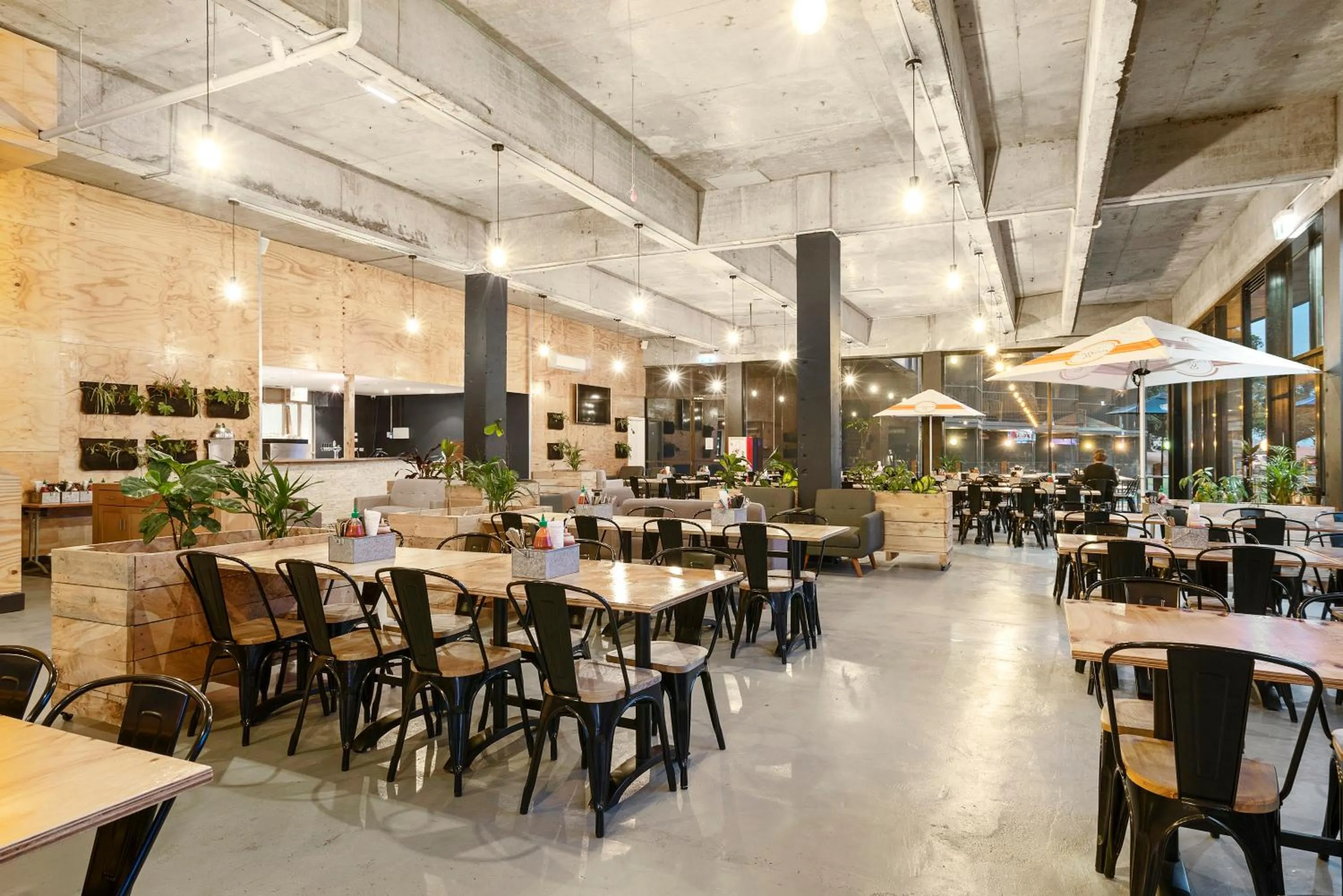 Restaurant/places to eat in North Pier Hotel