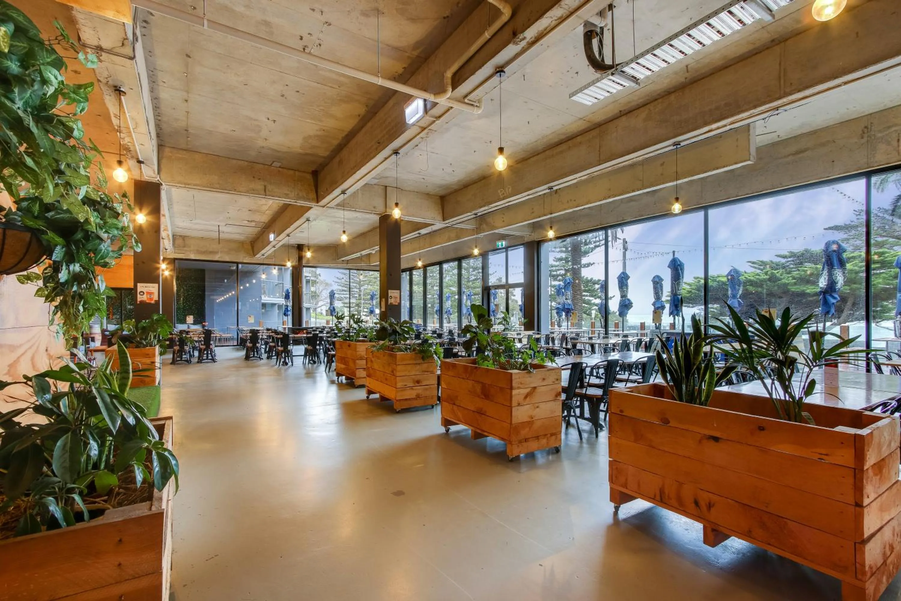 Restaurant/places to eat in North Pier Hotel