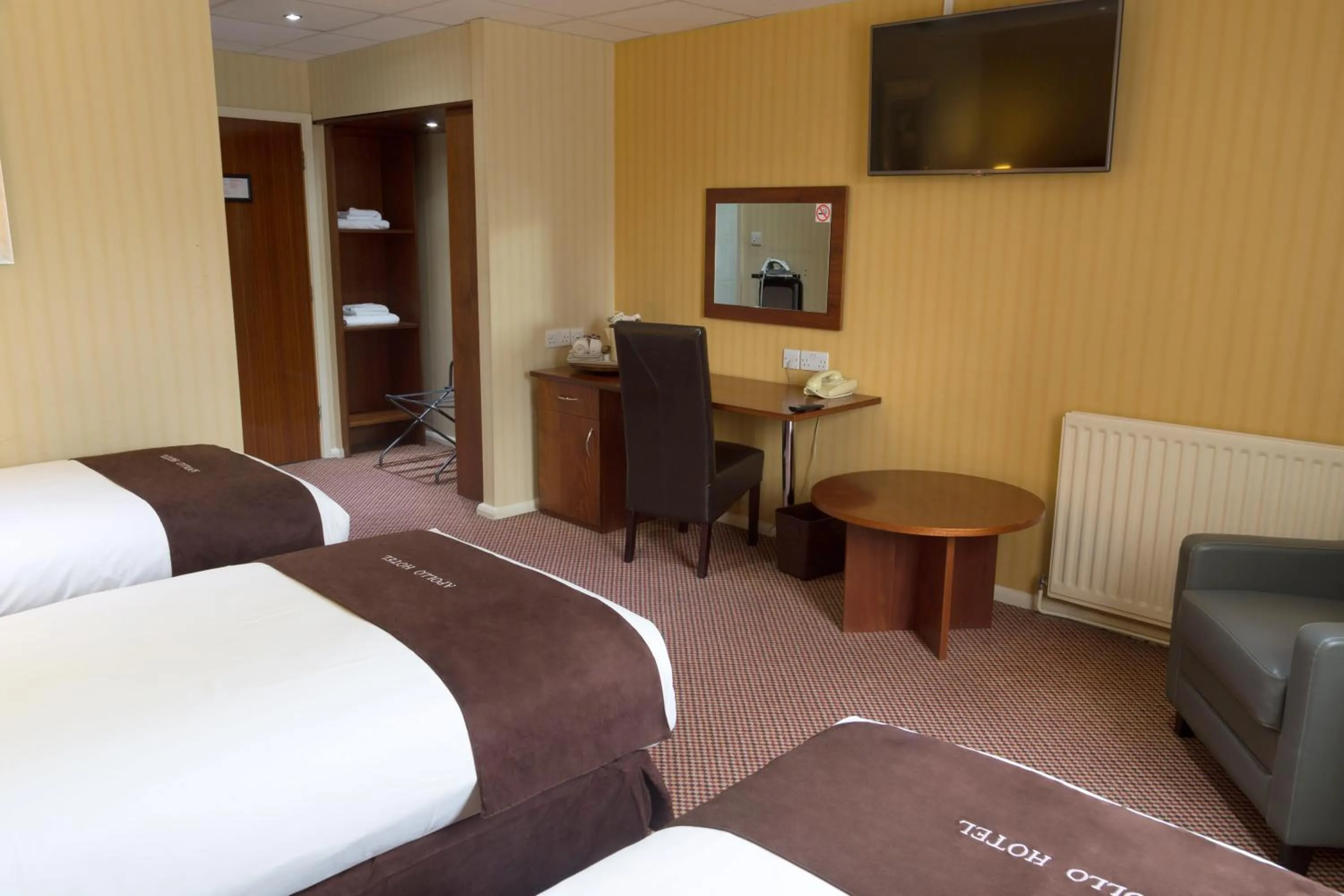 Bedroom, Bed in Apollo Hotel