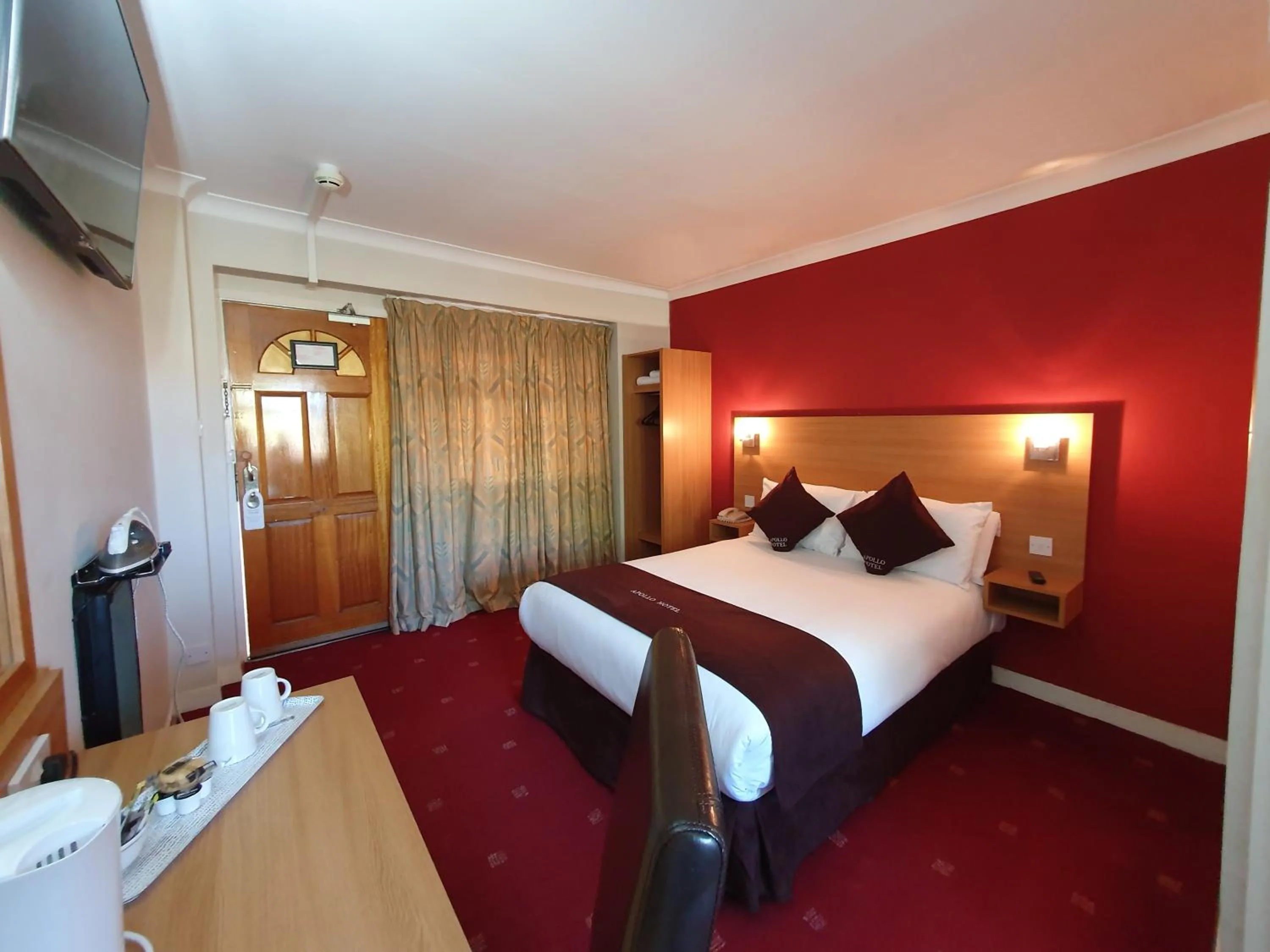 Day, Bed in Apollo Hotel