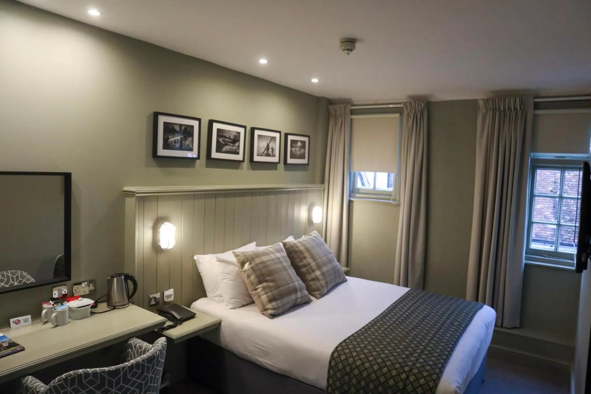 Bed in The George Hotel