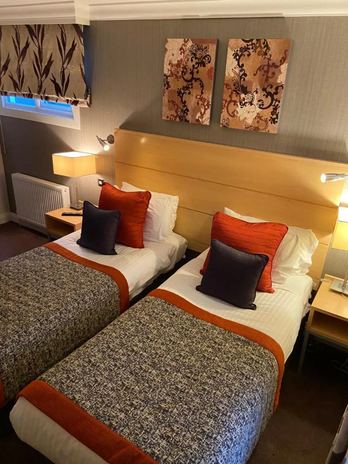 Bedroom, Bed in Caledonian Hotel