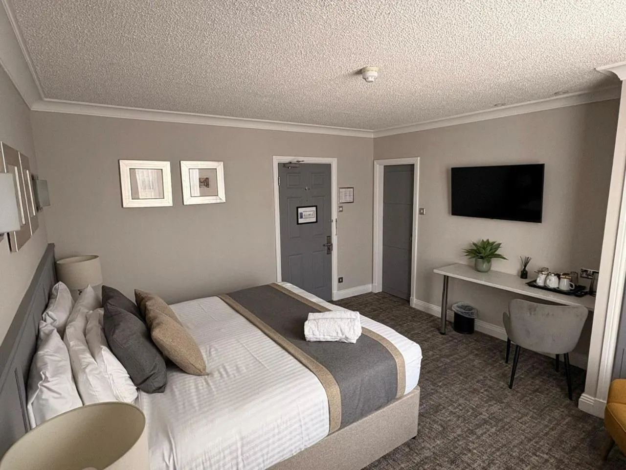 Bed in Caledonian Hotel