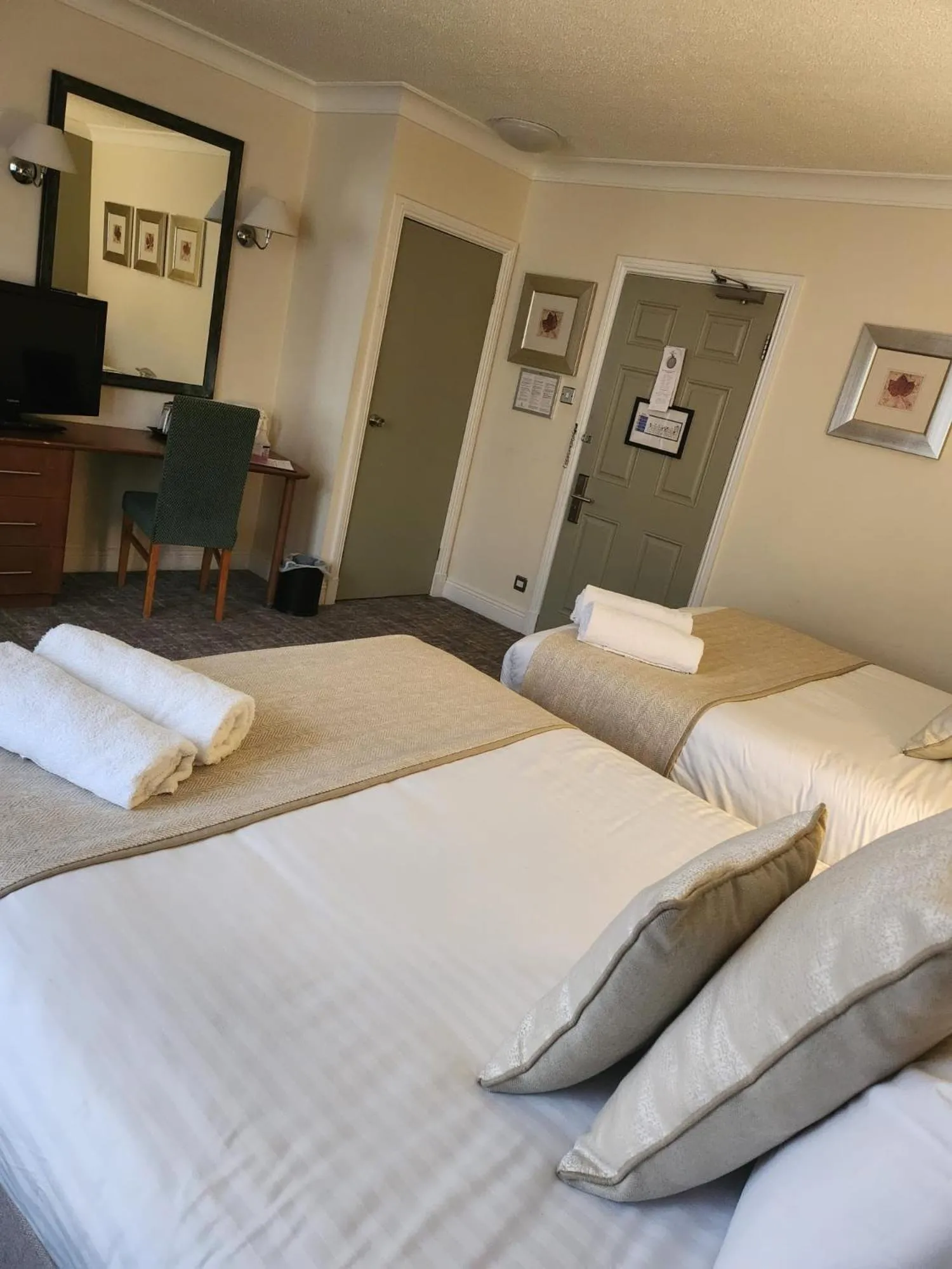 Bedroom, Bed in Caledonian Hotel