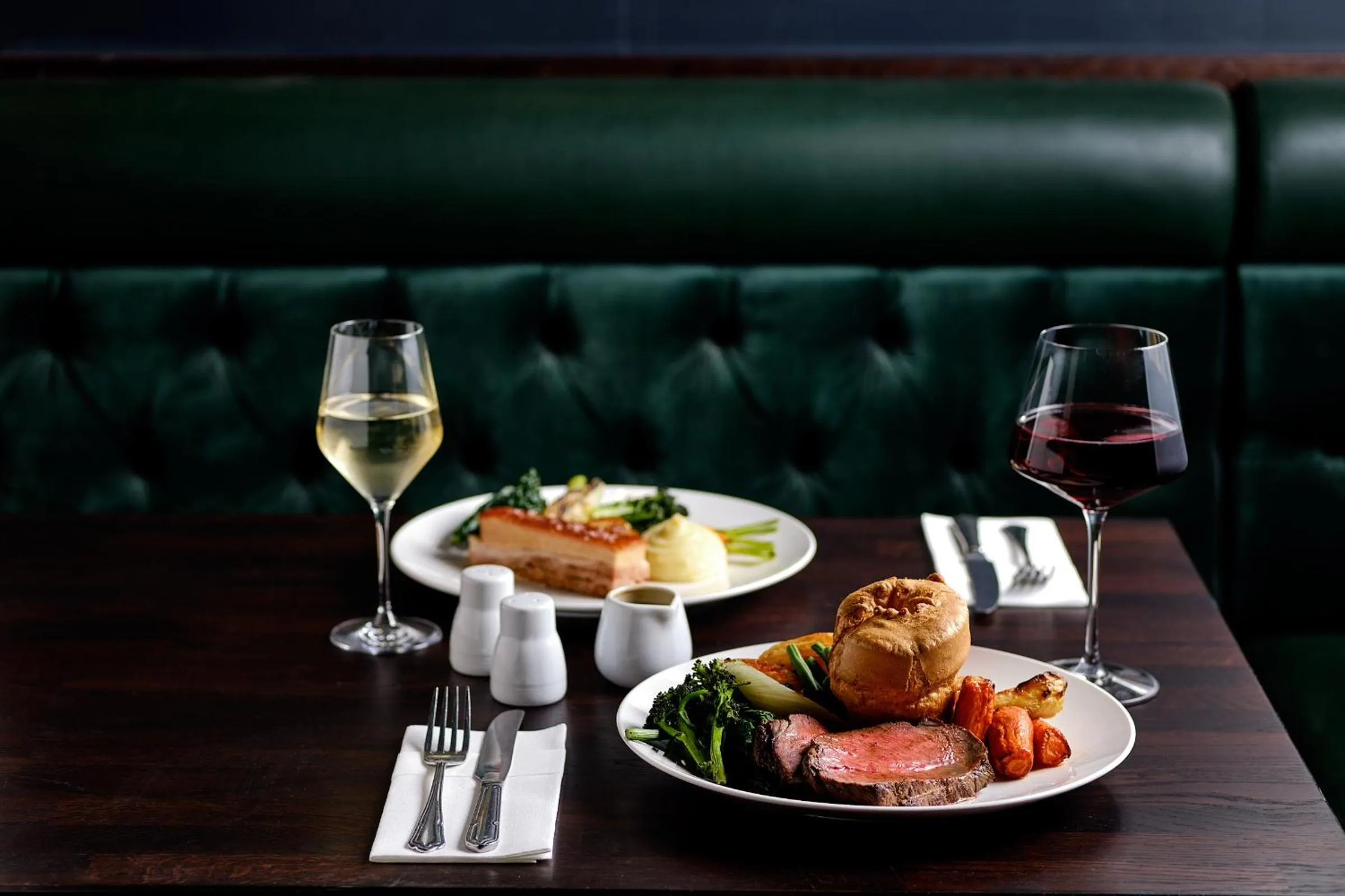 Food and drinks in Caledonian Hotel