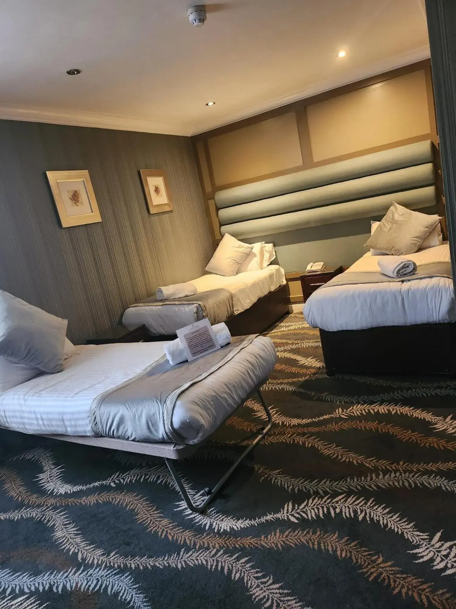 Executive Triple Room in Caledonian Hotel Executive Triple Room in Caledonian Hotel