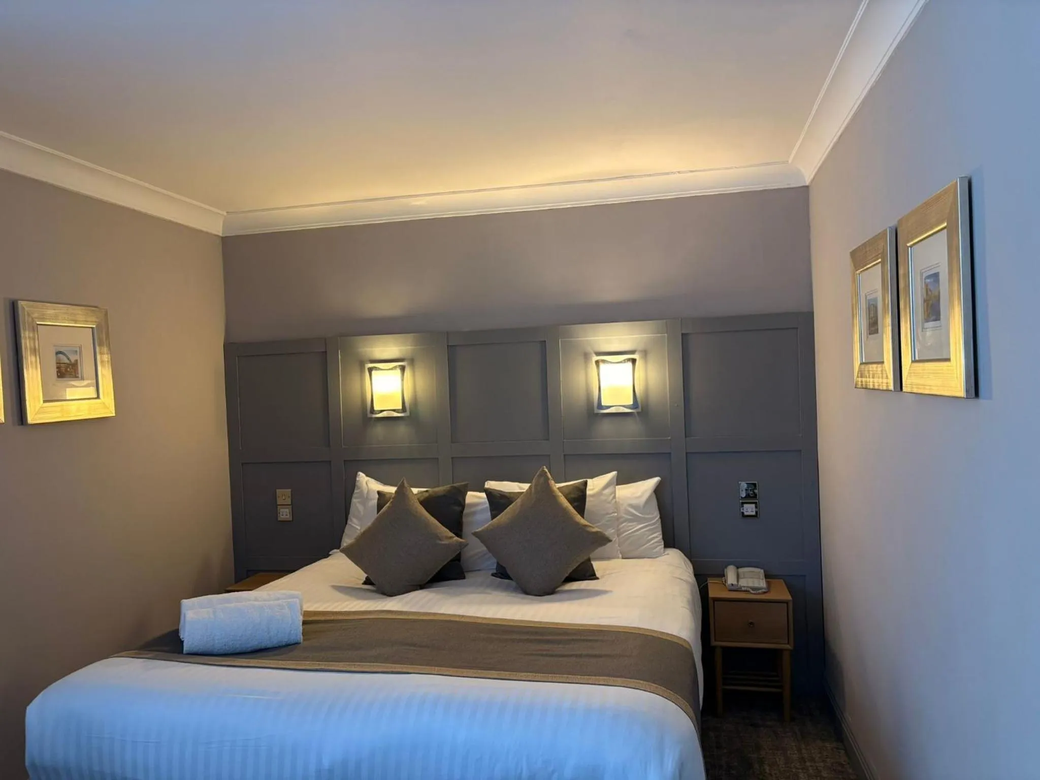 Bed in Caledonian Hotel