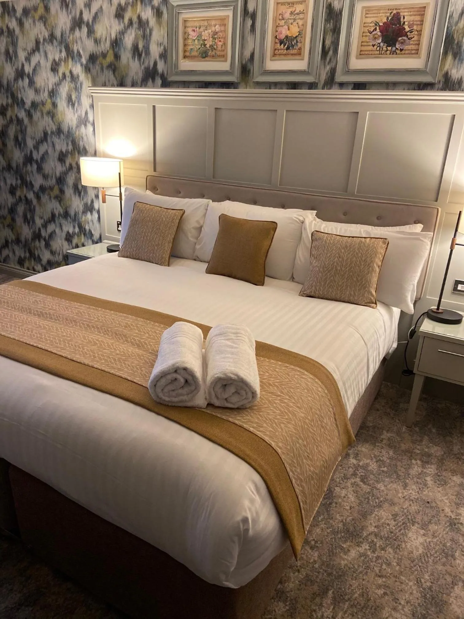 Bedroom, Bed in Caledonian Hotel