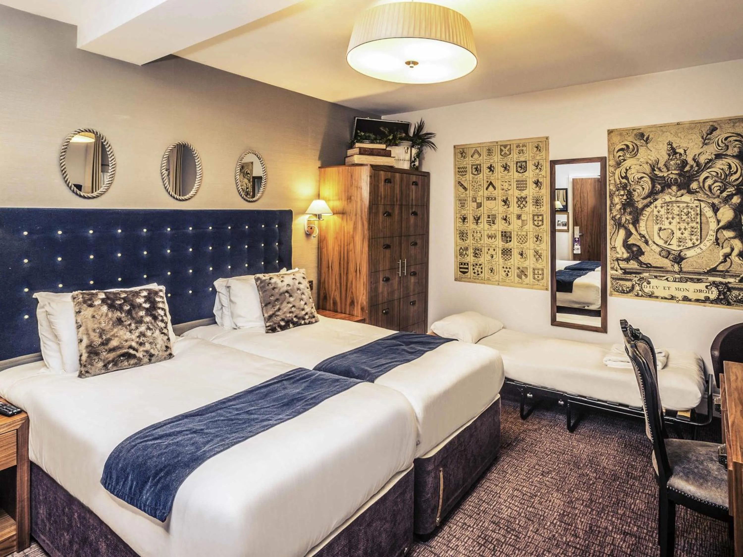 Bedroom, Bed in Mercure Nottingham City Centre Hotel