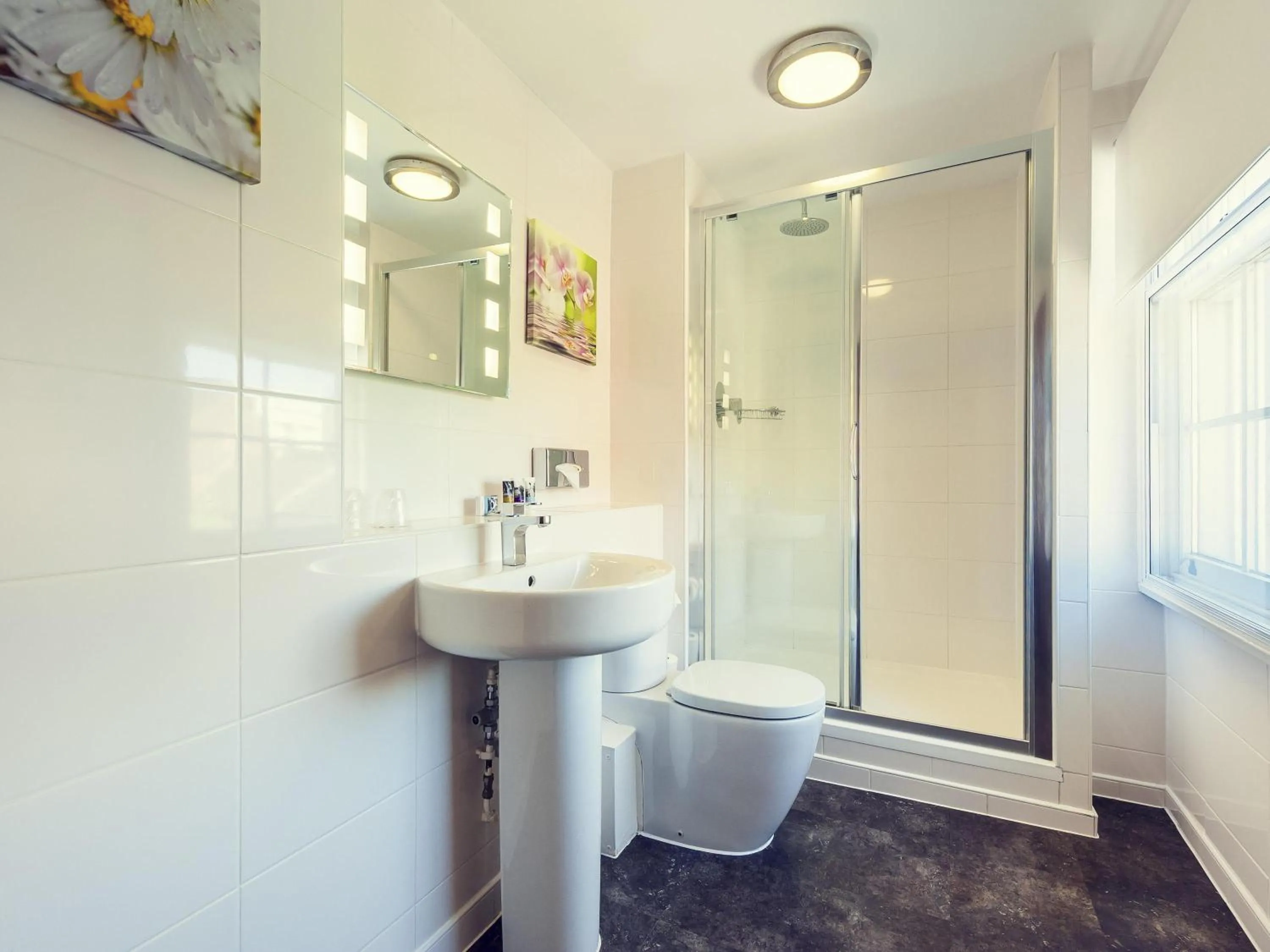 Bedroom in Mercure Nottingham City Centre Hotel