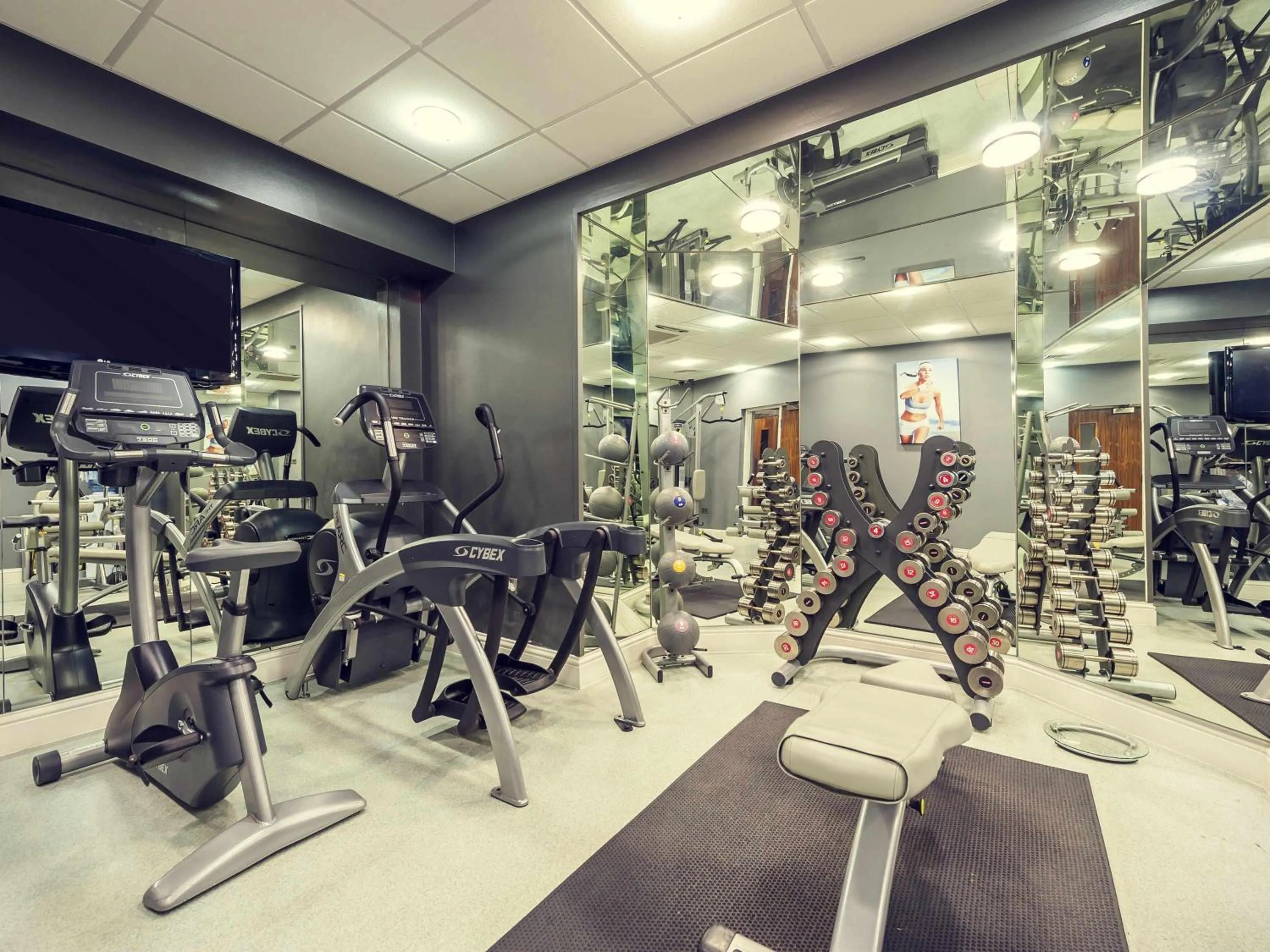 Bedroom in Mercure Nottingham City Centre Hotel