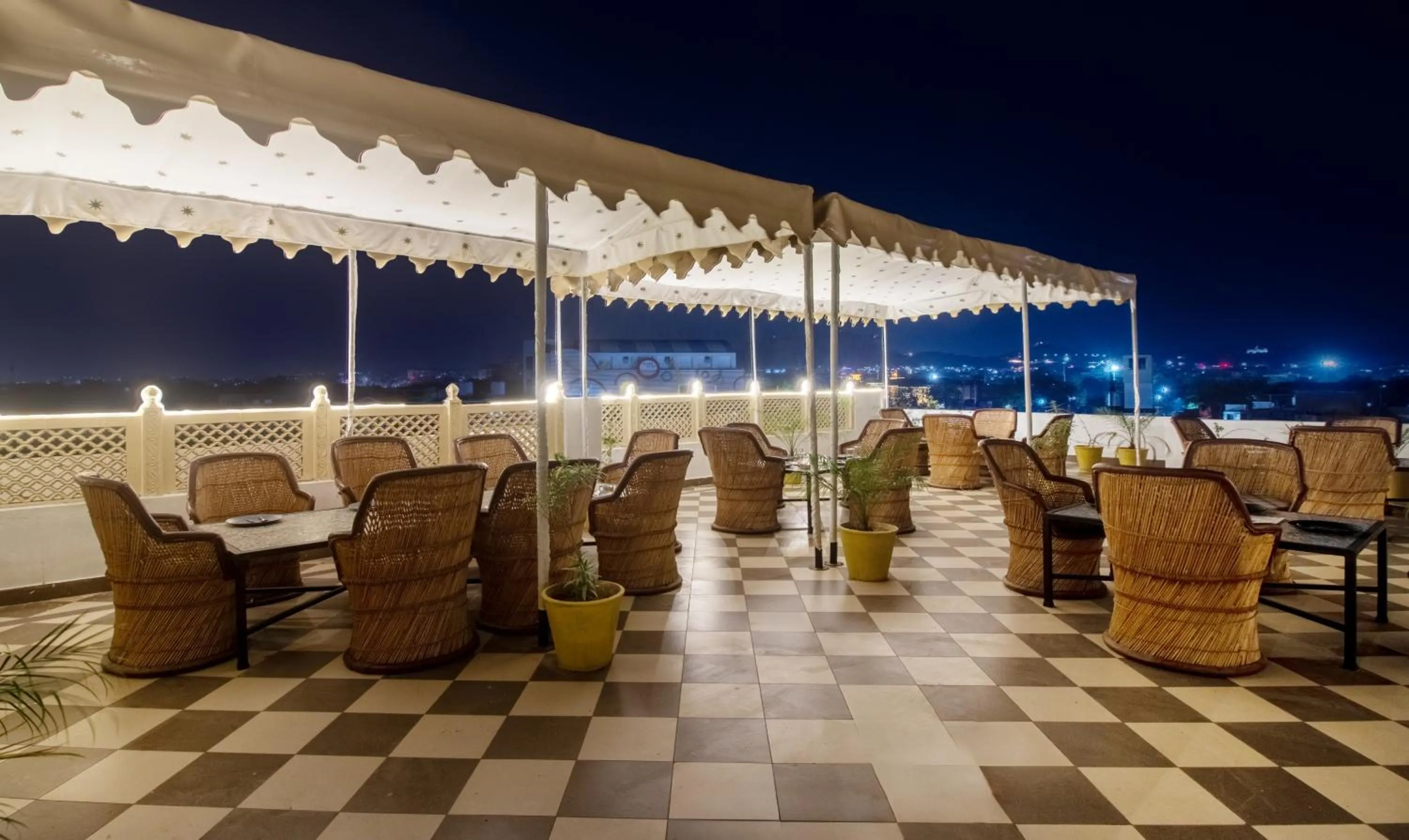 Restaurant/places to eat in Treebo Megh Niwas, 2 Km From Umaid Bhawan Palace