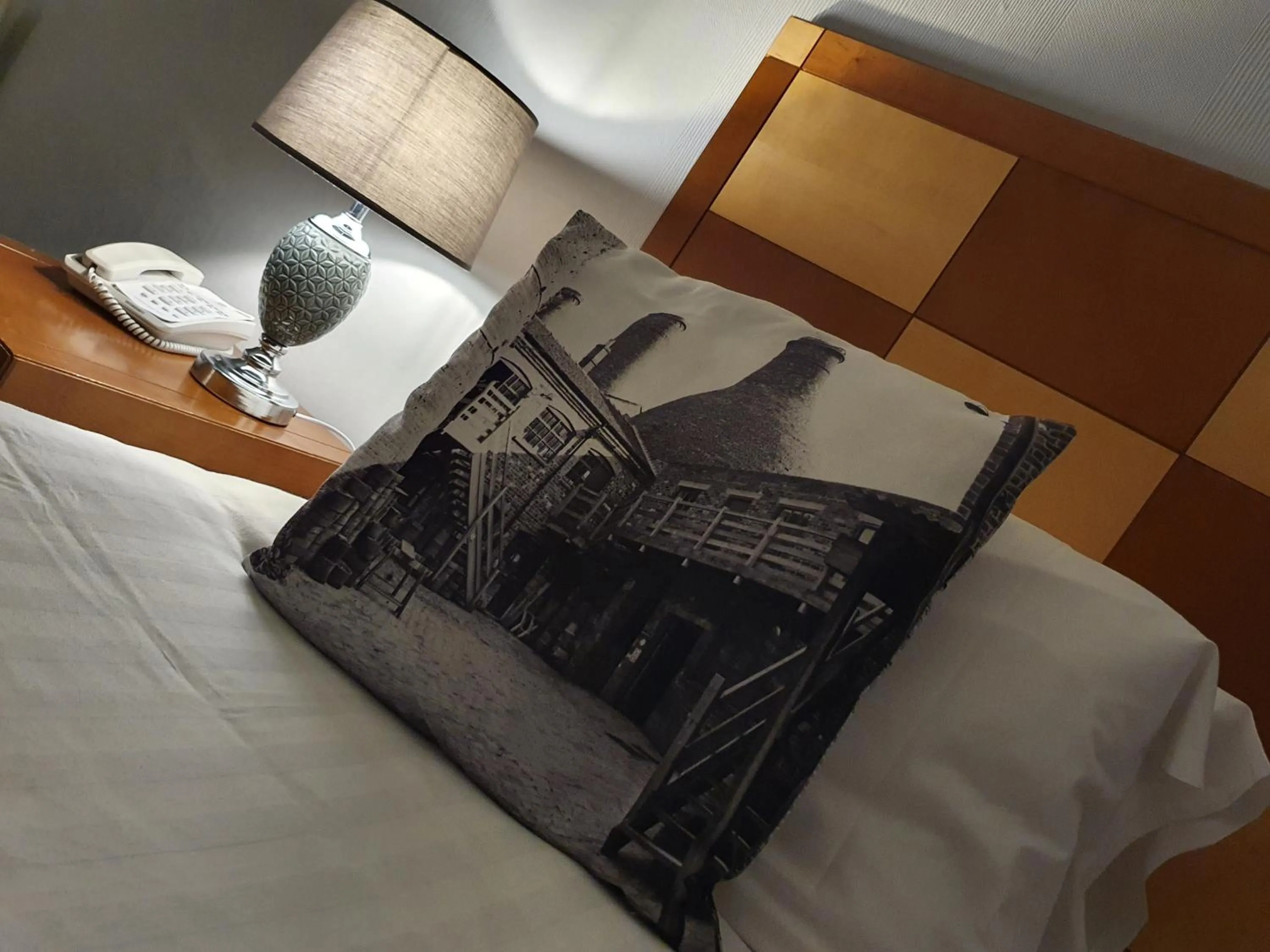 Bed, Seating Area in Best Western Stoke on Trent City Centre Hotel