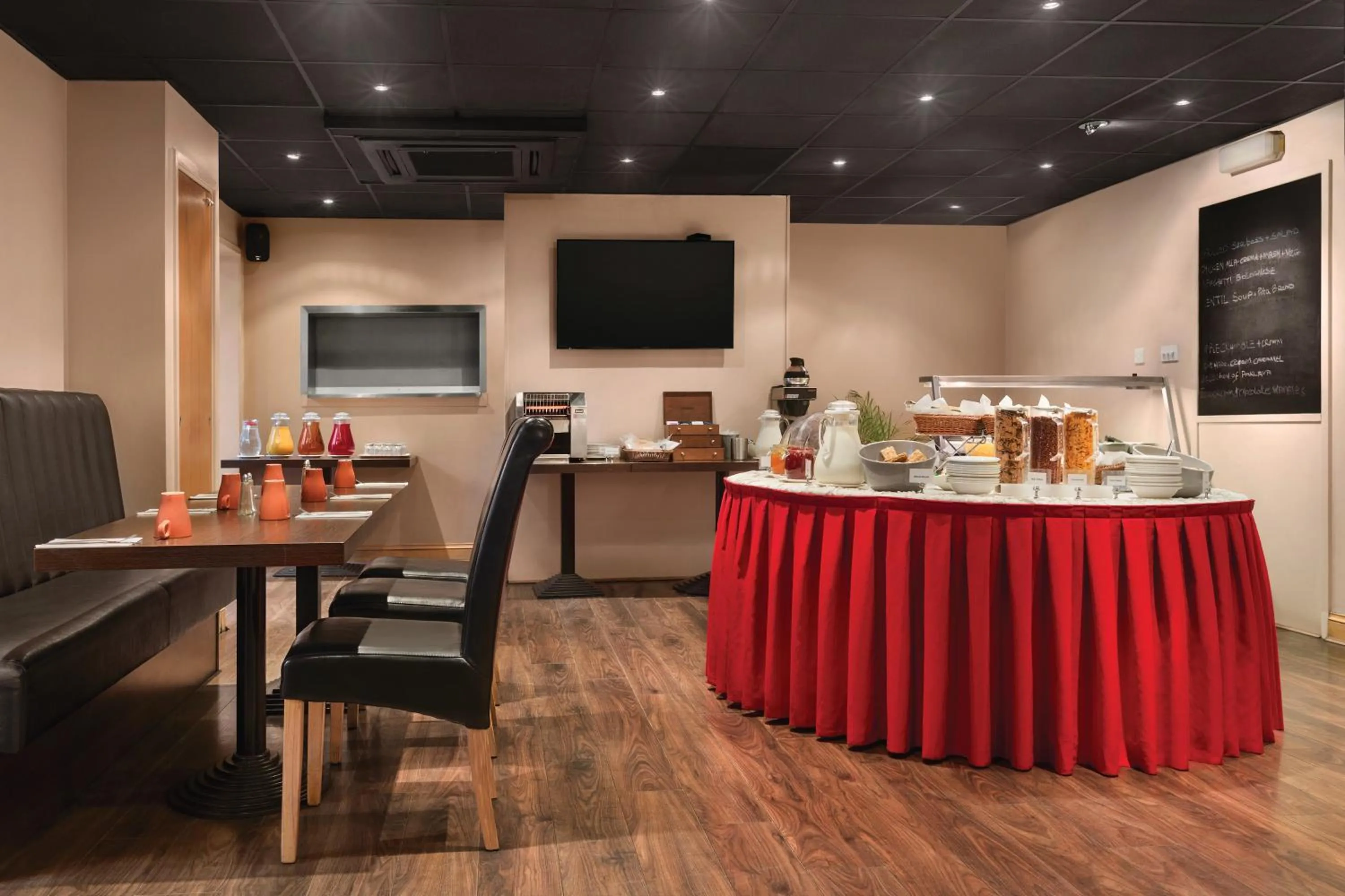 Restaurant/Places to Eat in OYO Flagship London Finchley