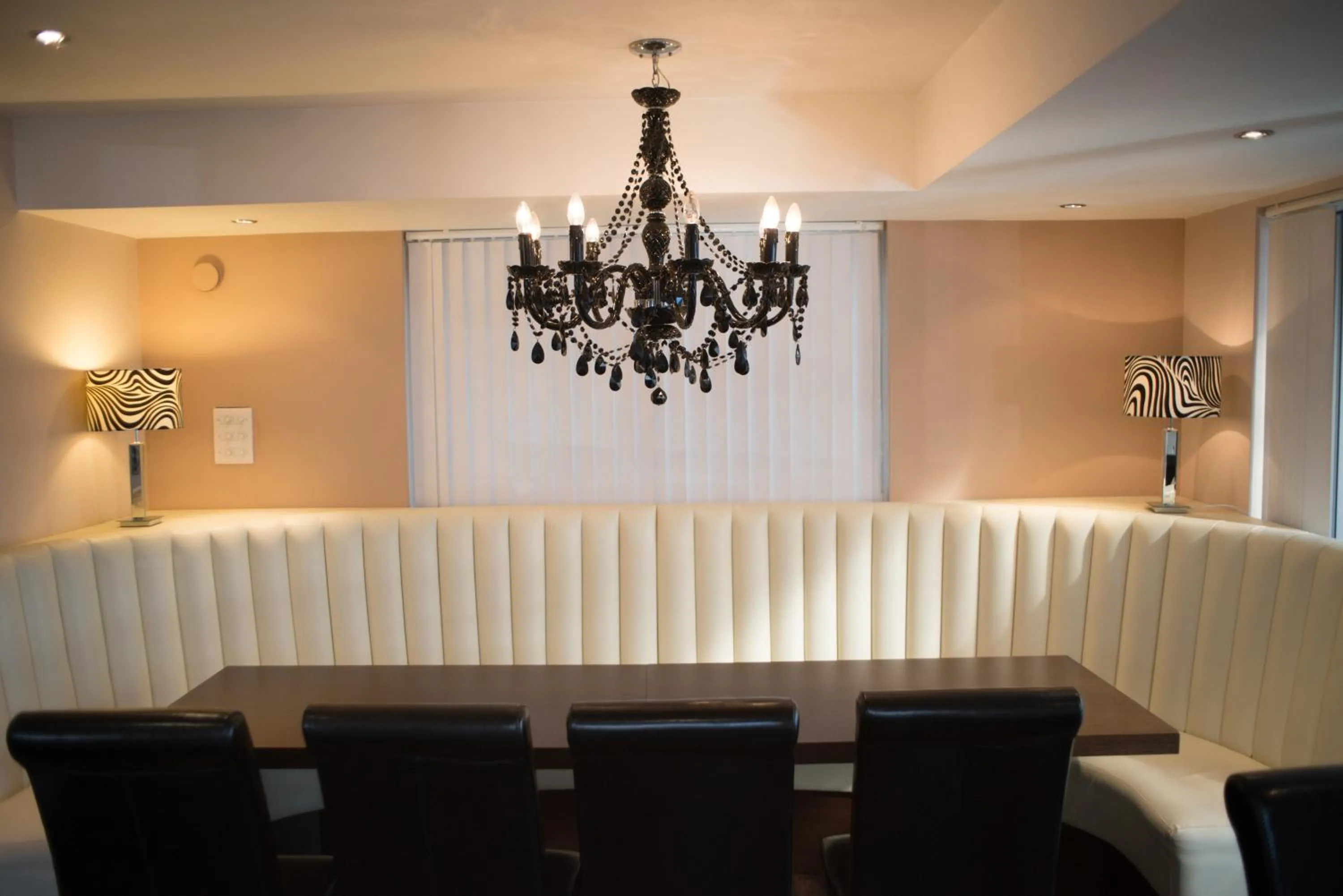 Restaurant/places to eat in OYO Flagship London Finchley