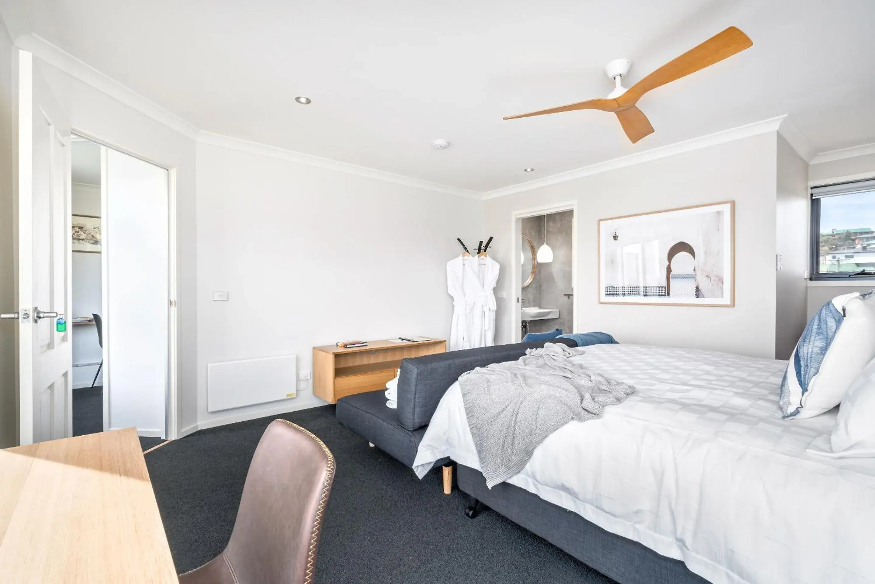 Deluxe King Studio in Madsen Retreat Deluxe King Studio in Madsen Retreat