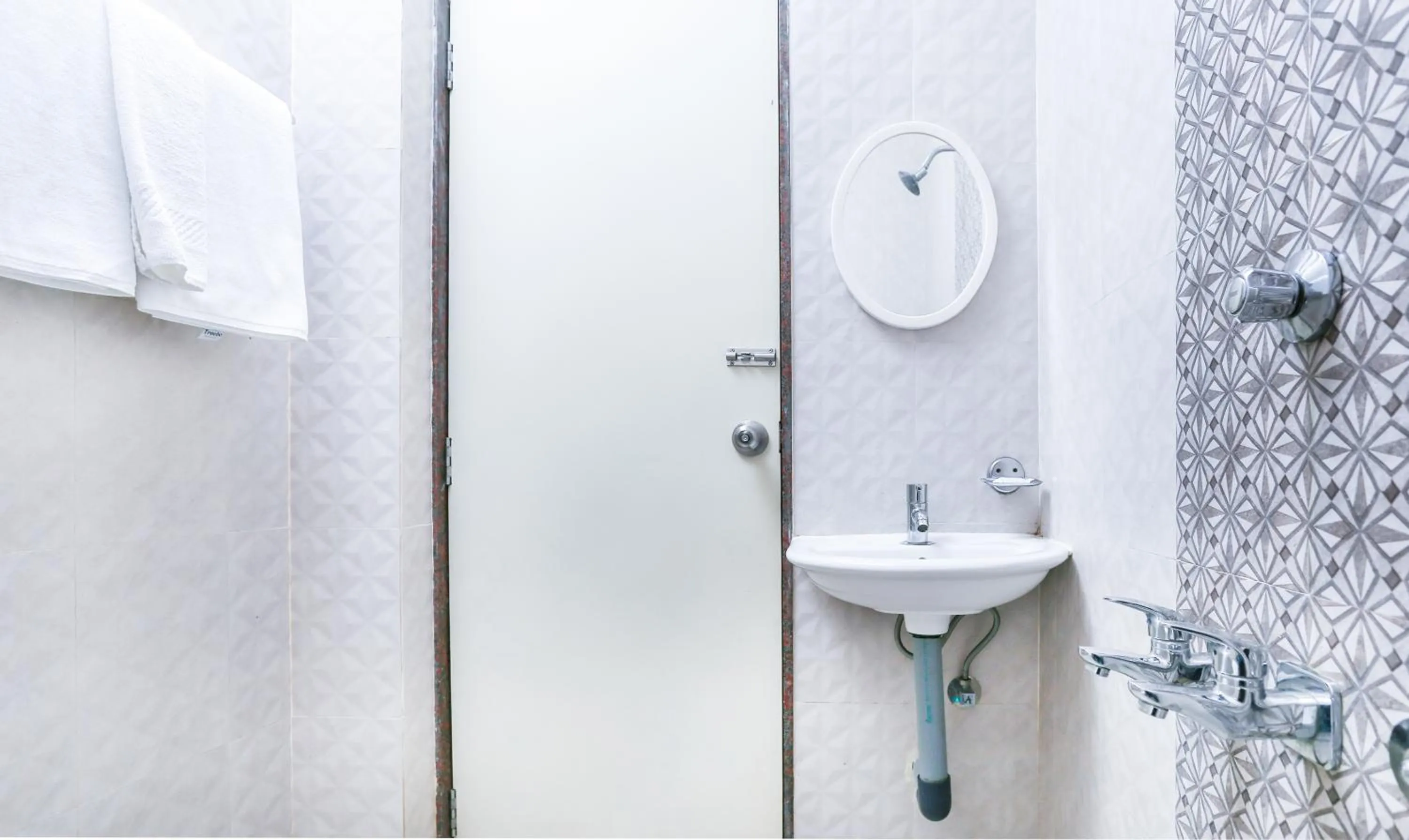 Bathroom in Treebo Comforts Inn, University Road Deralakatte