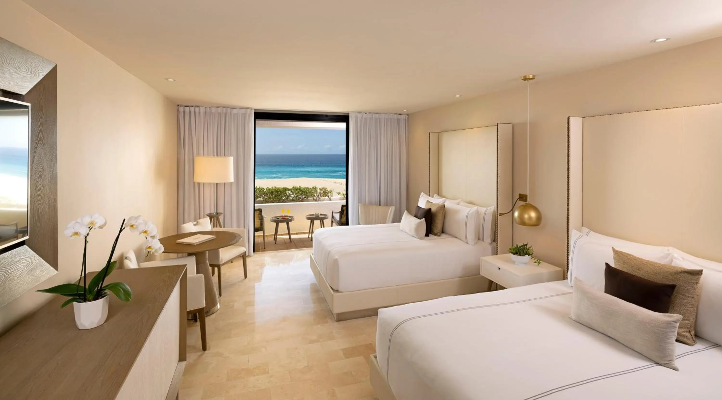 Bed in Paradisus Los Cabos - Adults Only