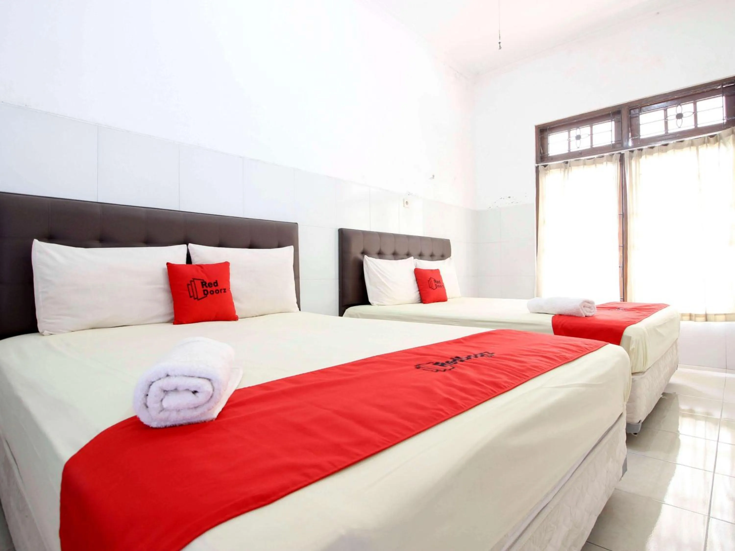 Bedroom, Bed in RedDoorz @ Seturan Raya