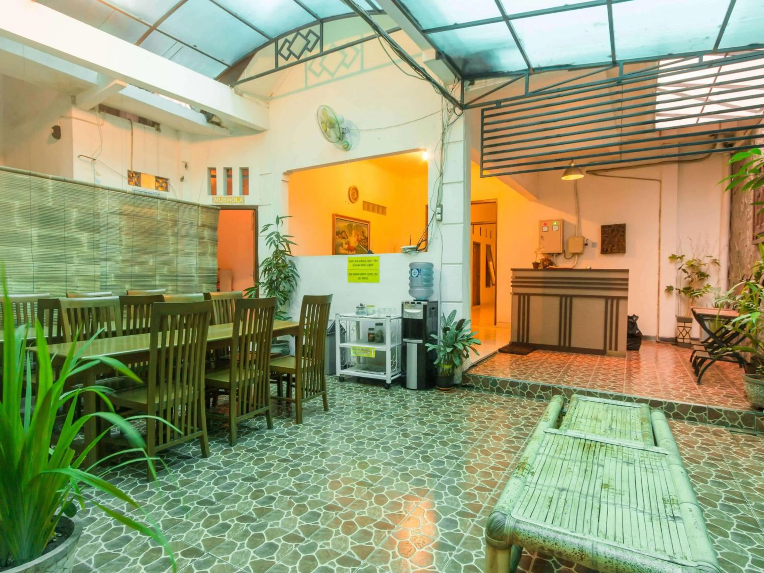 Facade/entrance in RedDoorz @ Seturan Raya