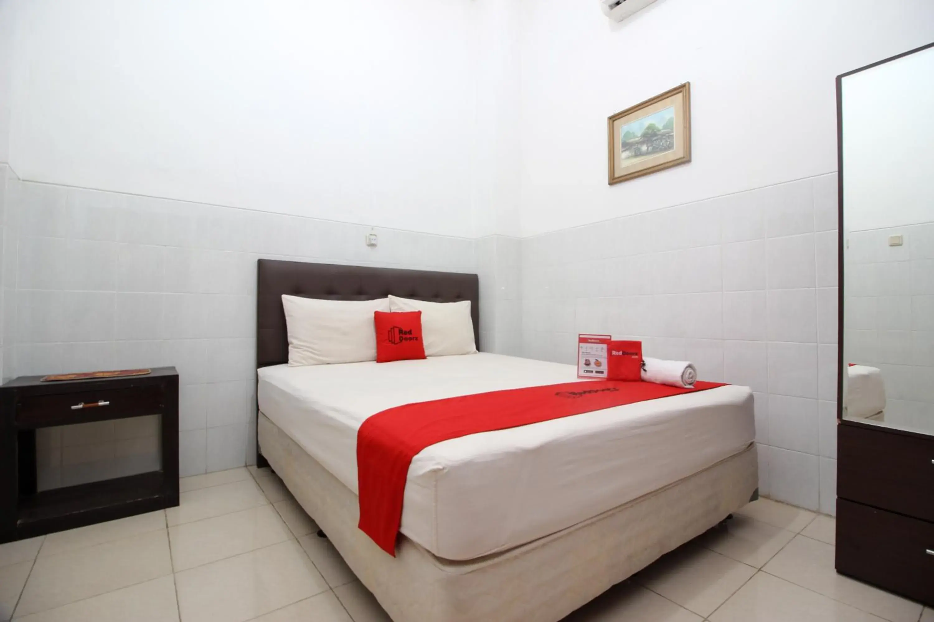 Double Room - single occupancy in RedDoorz @ Seturan Raya Double Room - single occupancy in RedDoorz @ Seturan Raya