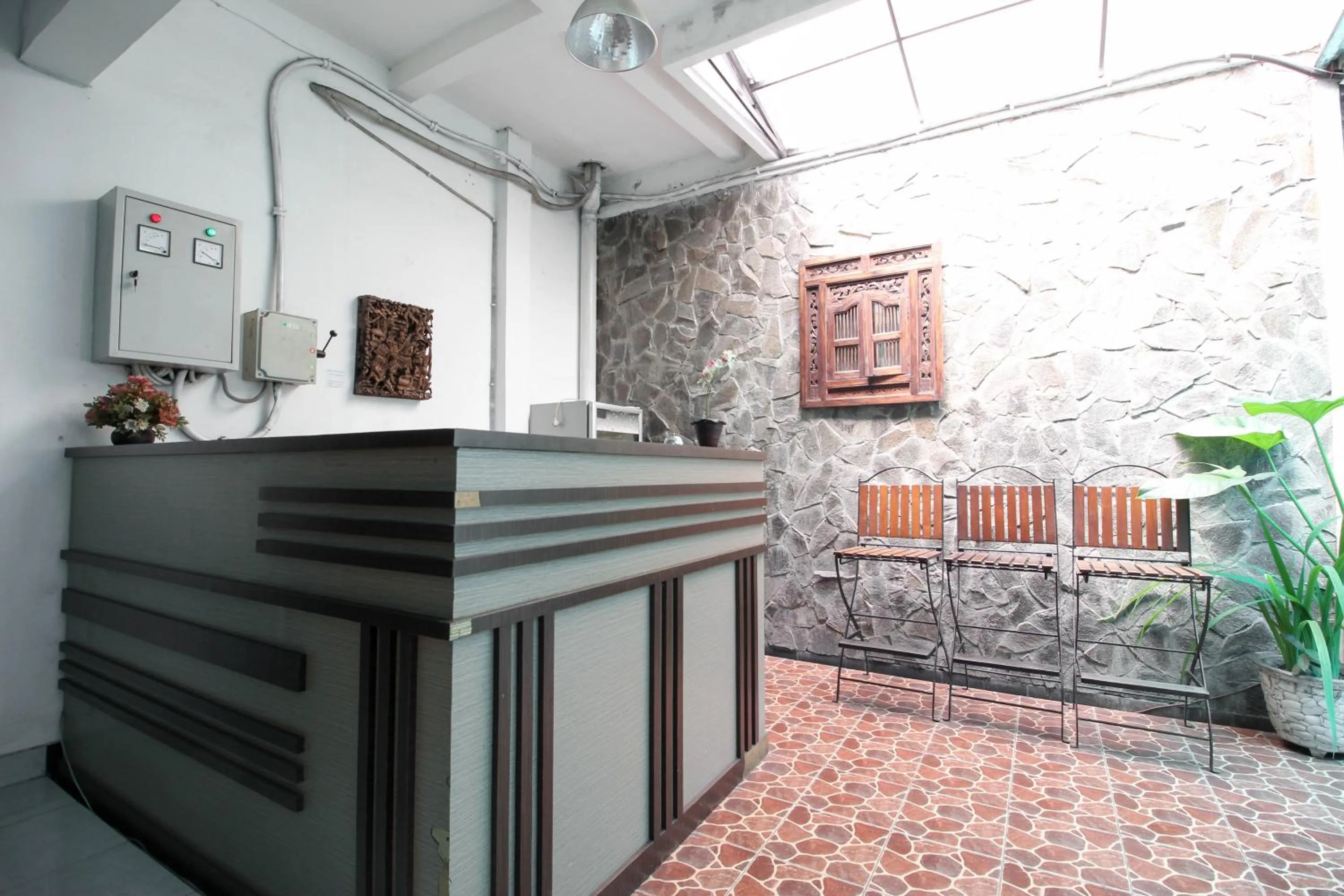 Lobby or reception in RedDoorz @ Seturan Raya