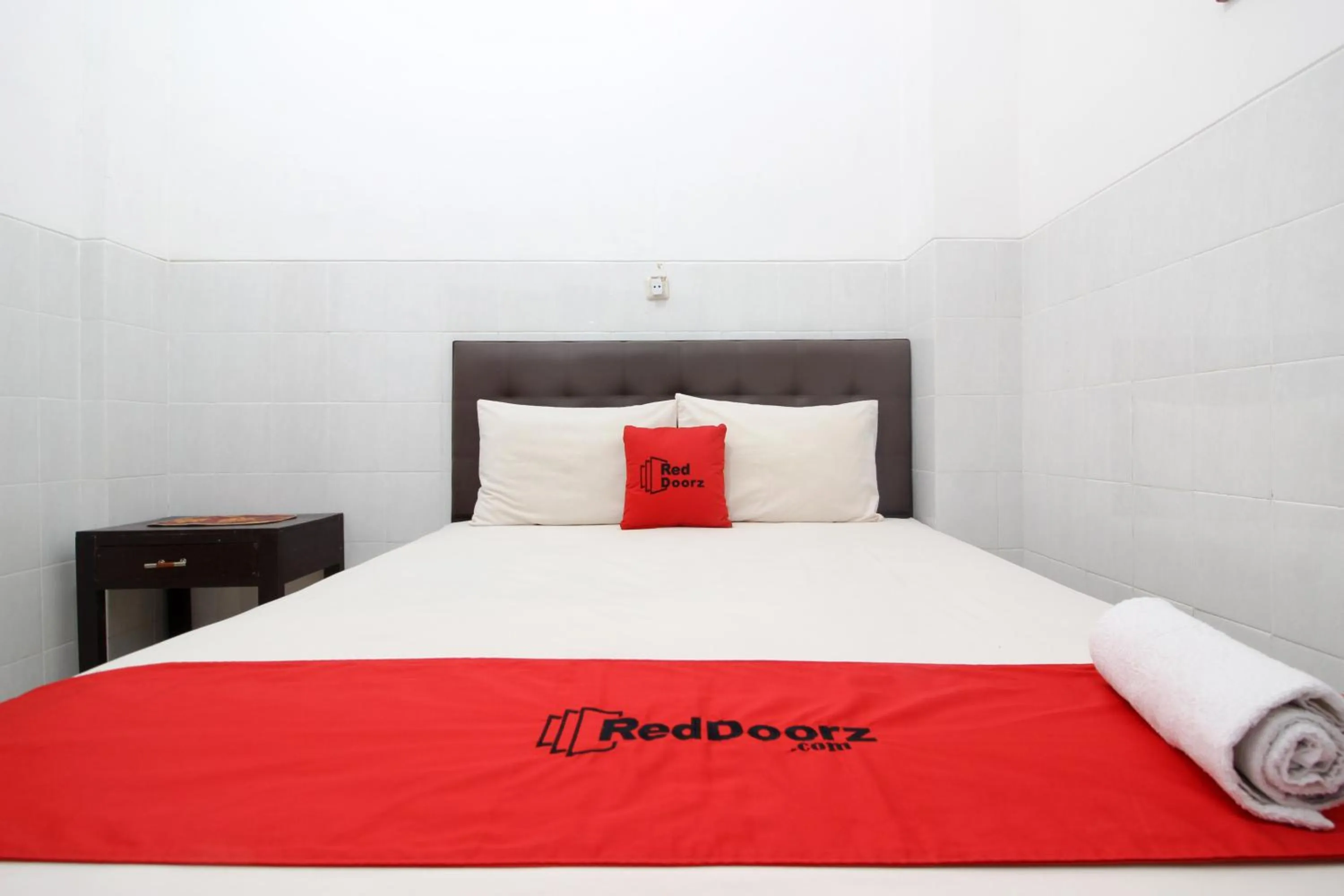 Bedroom, Bed in RedDoorz @ Seturan Raya