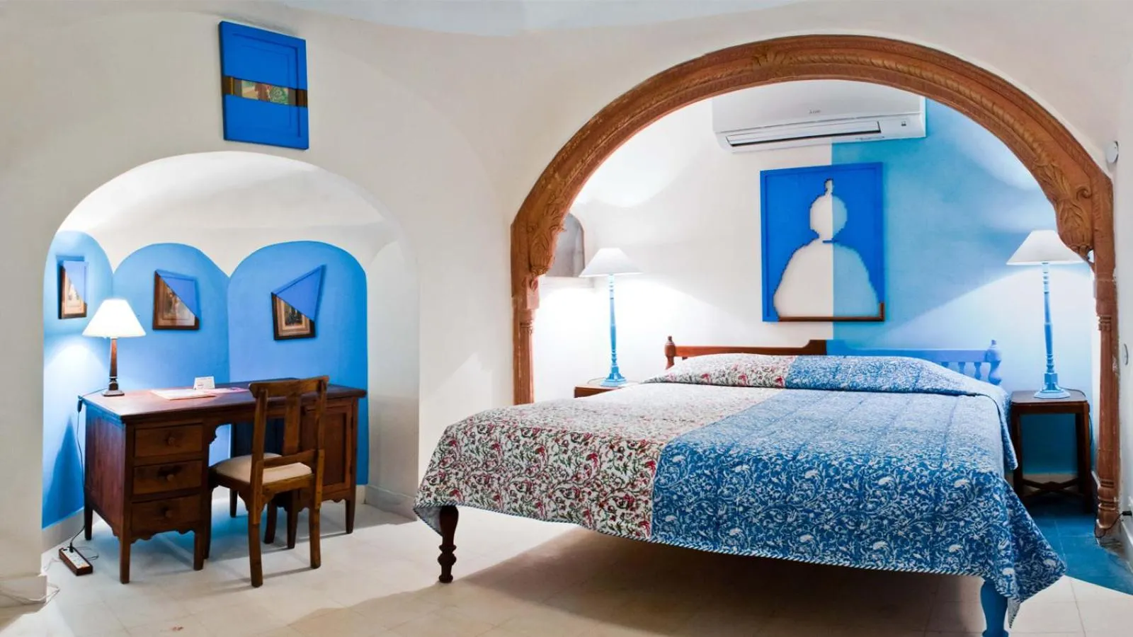 Photo of the whole room, Bed in Neemrana's - Tijara Fort Palace