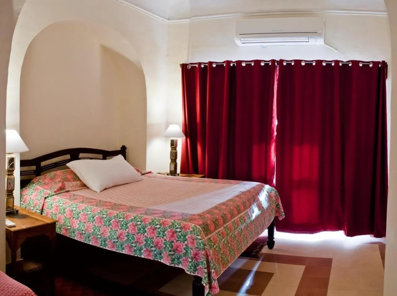 Bedroom, Bed in Neemrana's - Tijara Fort Palace