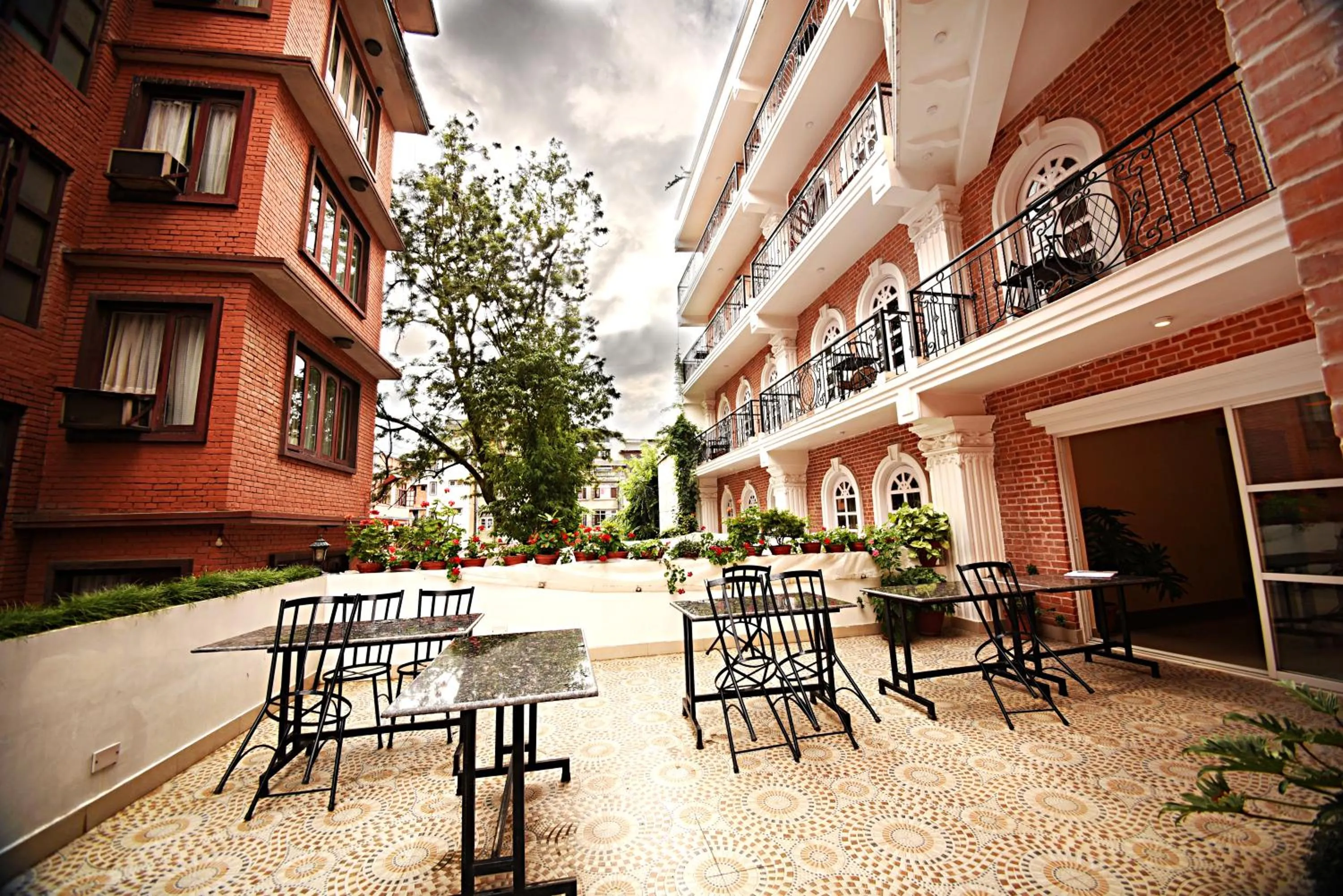 Restaurant/places to eat in DOM Himalaya Hotel