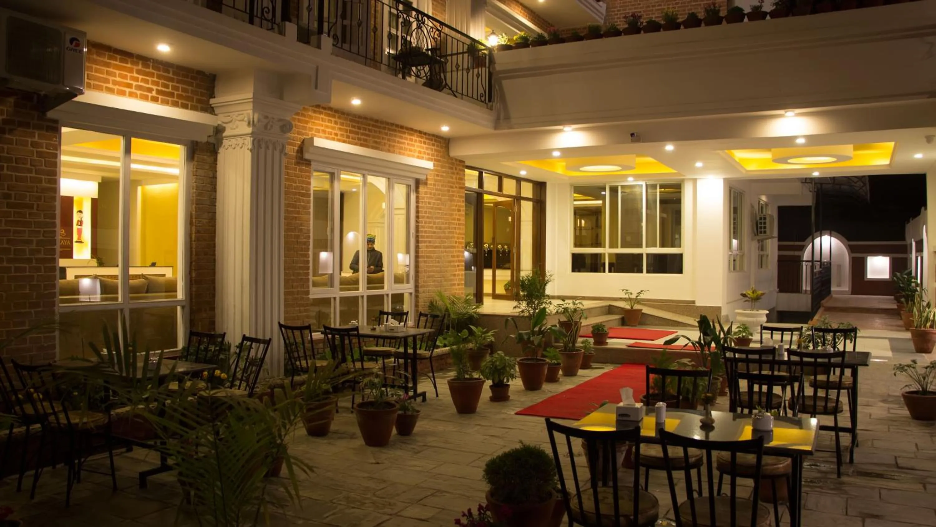 Restaurant/places to eat in DOM Himalaya Hotel