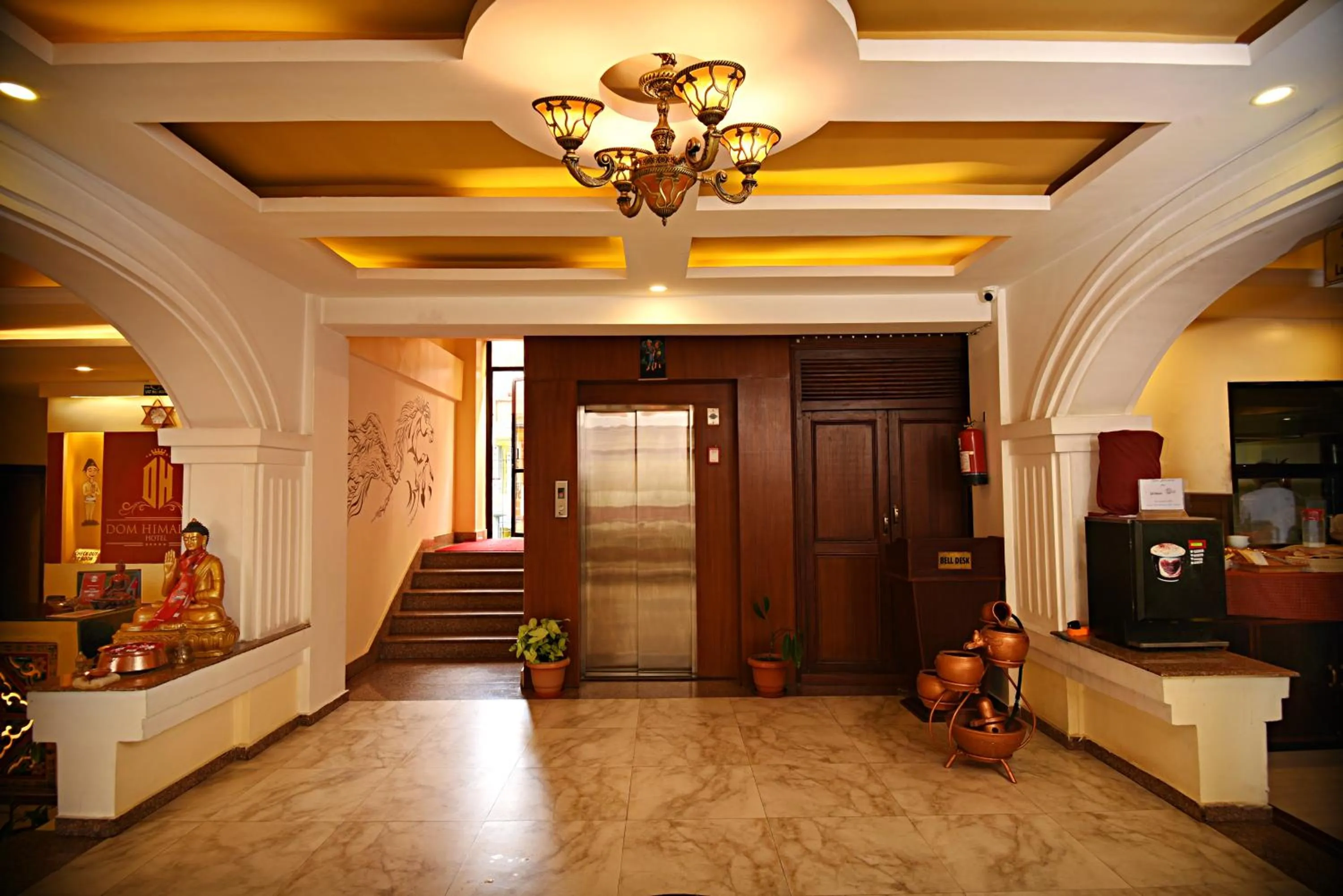 Lobby or reception in DOM Himalaya Hotel