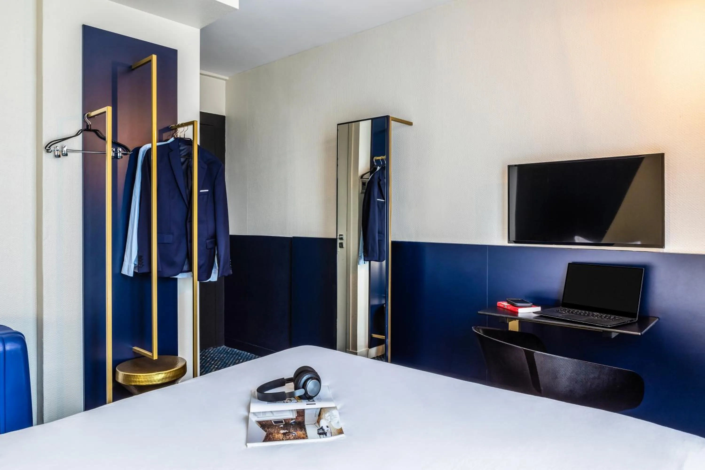 Bedroom, Bed in ibis Styles Paris 15 Lecourbe