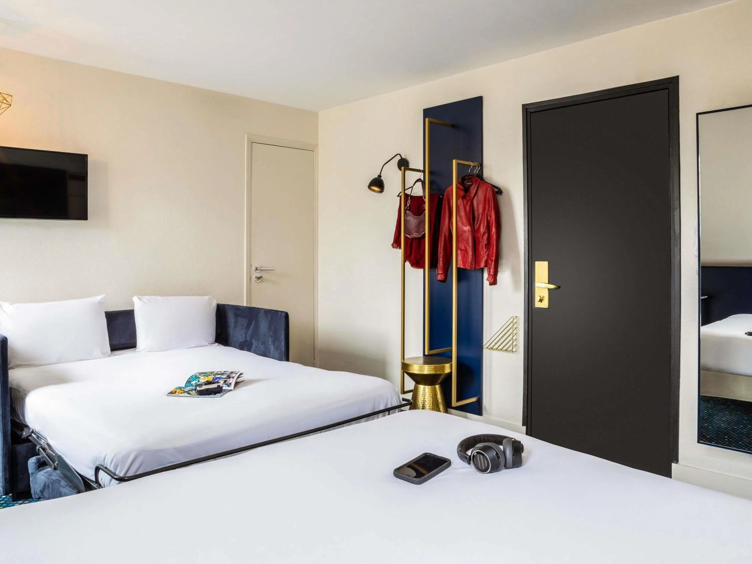 Bedroom, Bed in ibis Styles Paris 15 Lecourbe