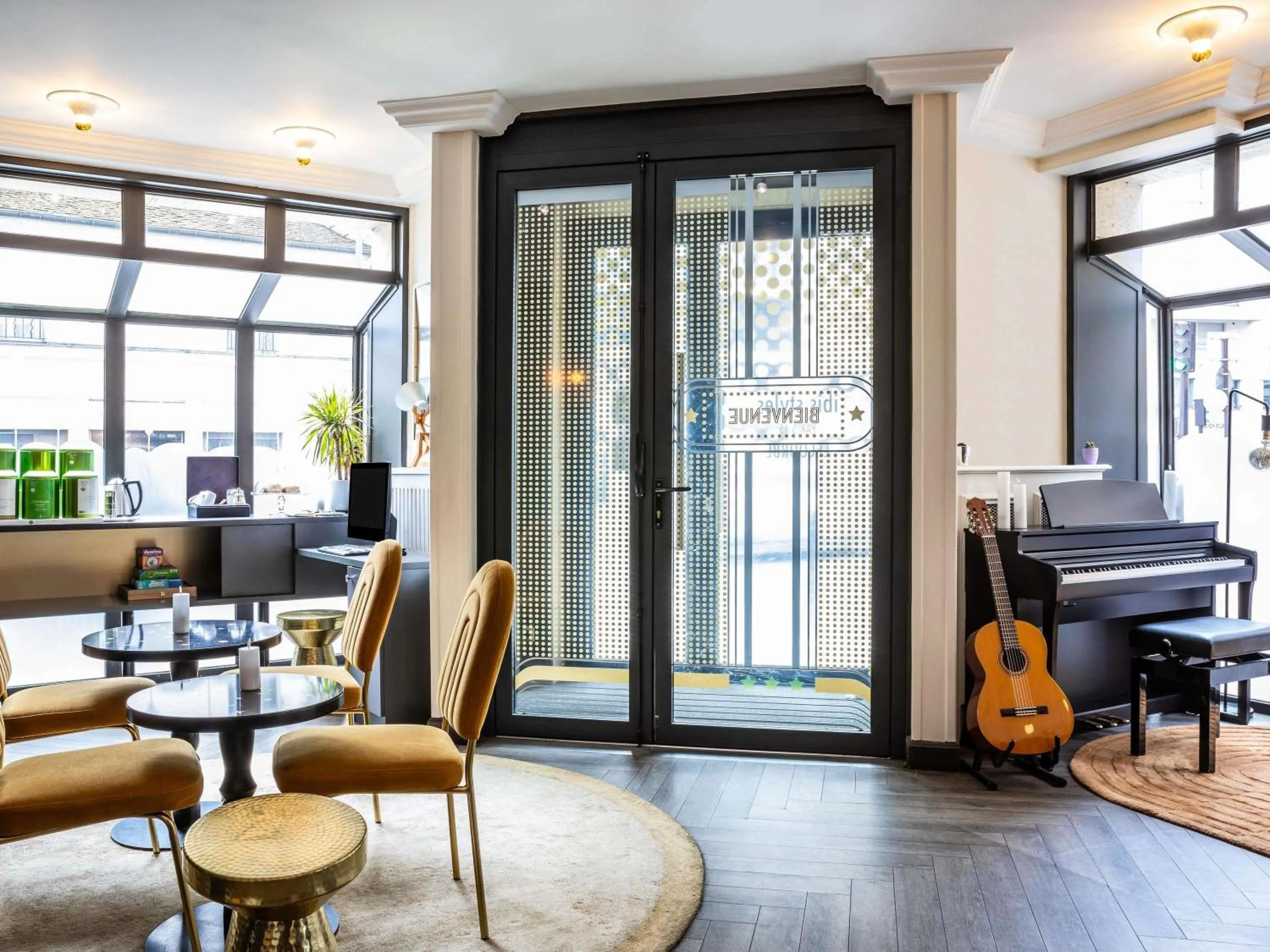 Property building in ibis Styles Paris 15 Lecourbe