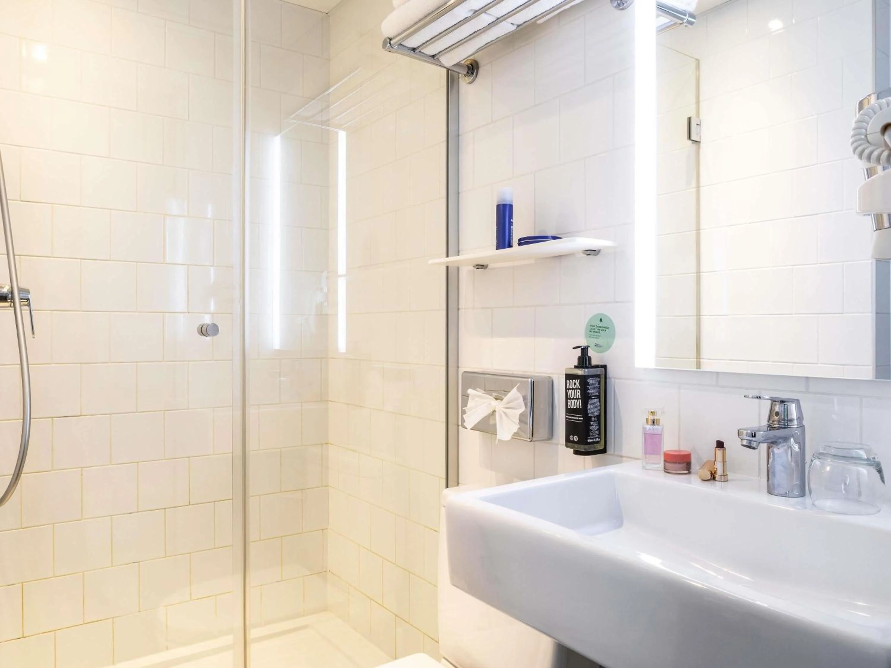 Bedroom in ibis Styles Paris 15 Lecourbe