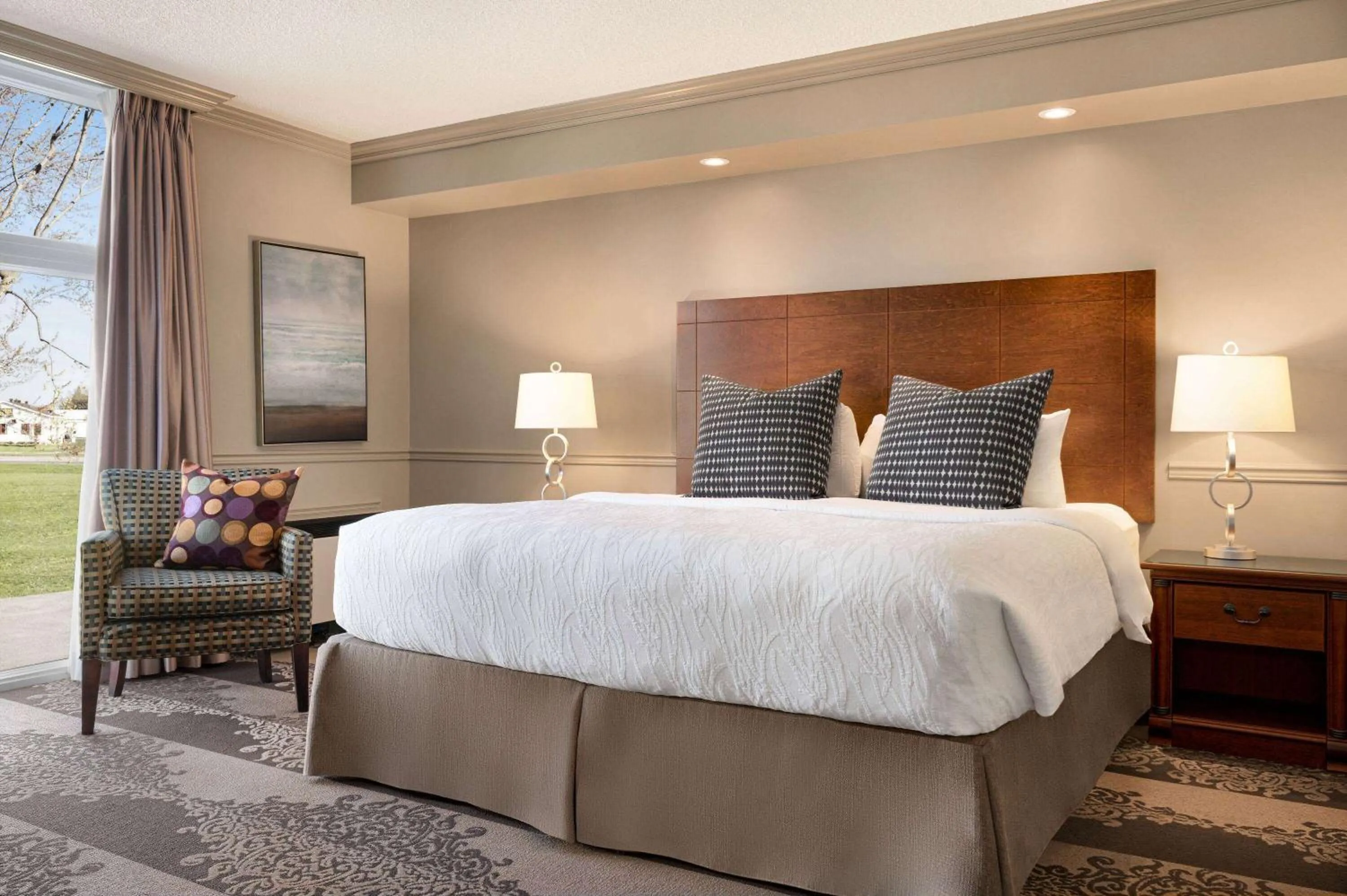 Photo of the whole room, Bed in Ramada by Wyndham Cornwall