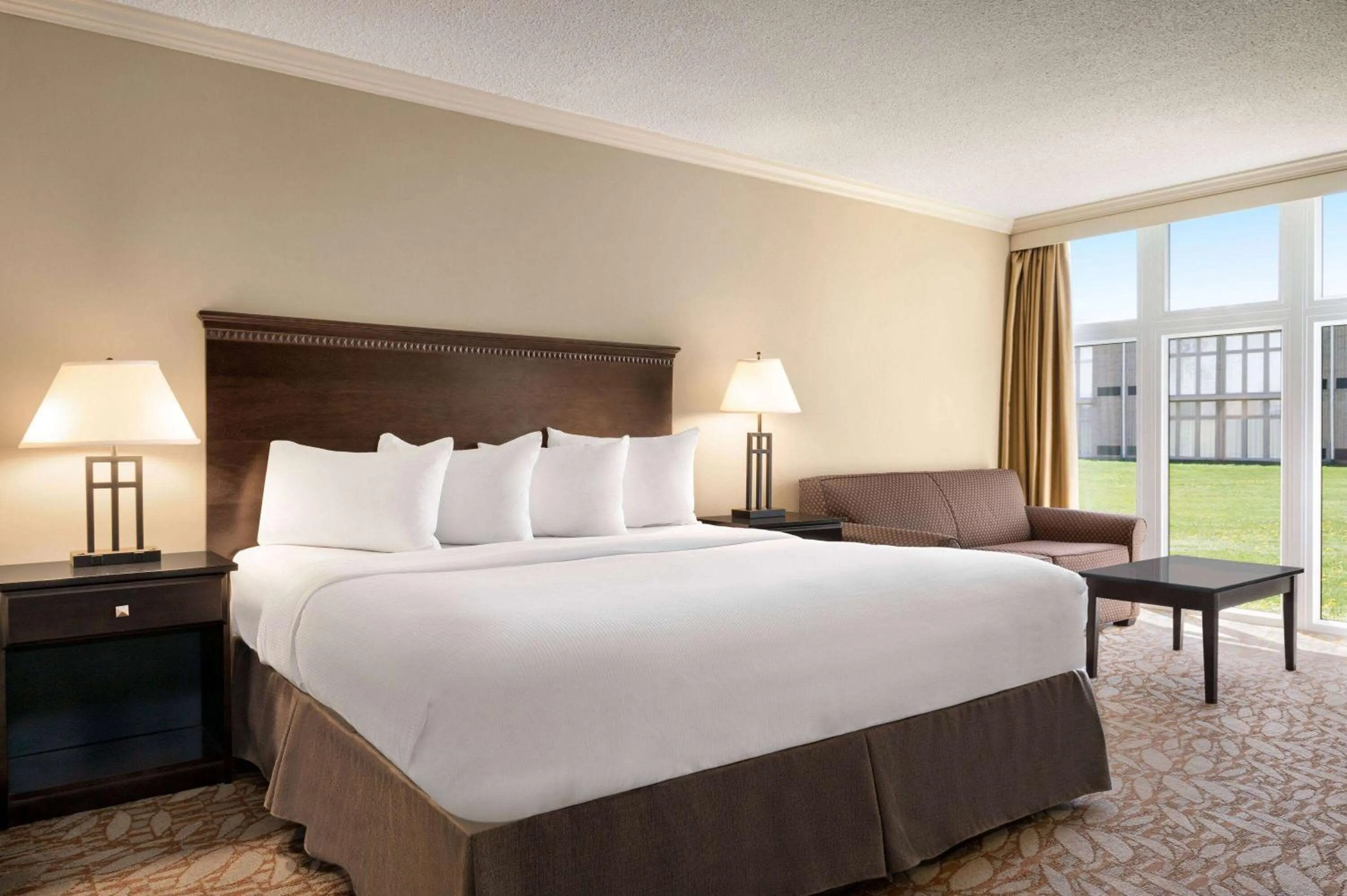 Photo of the whole room, Bed in Ramada by Wyndham Cornwall