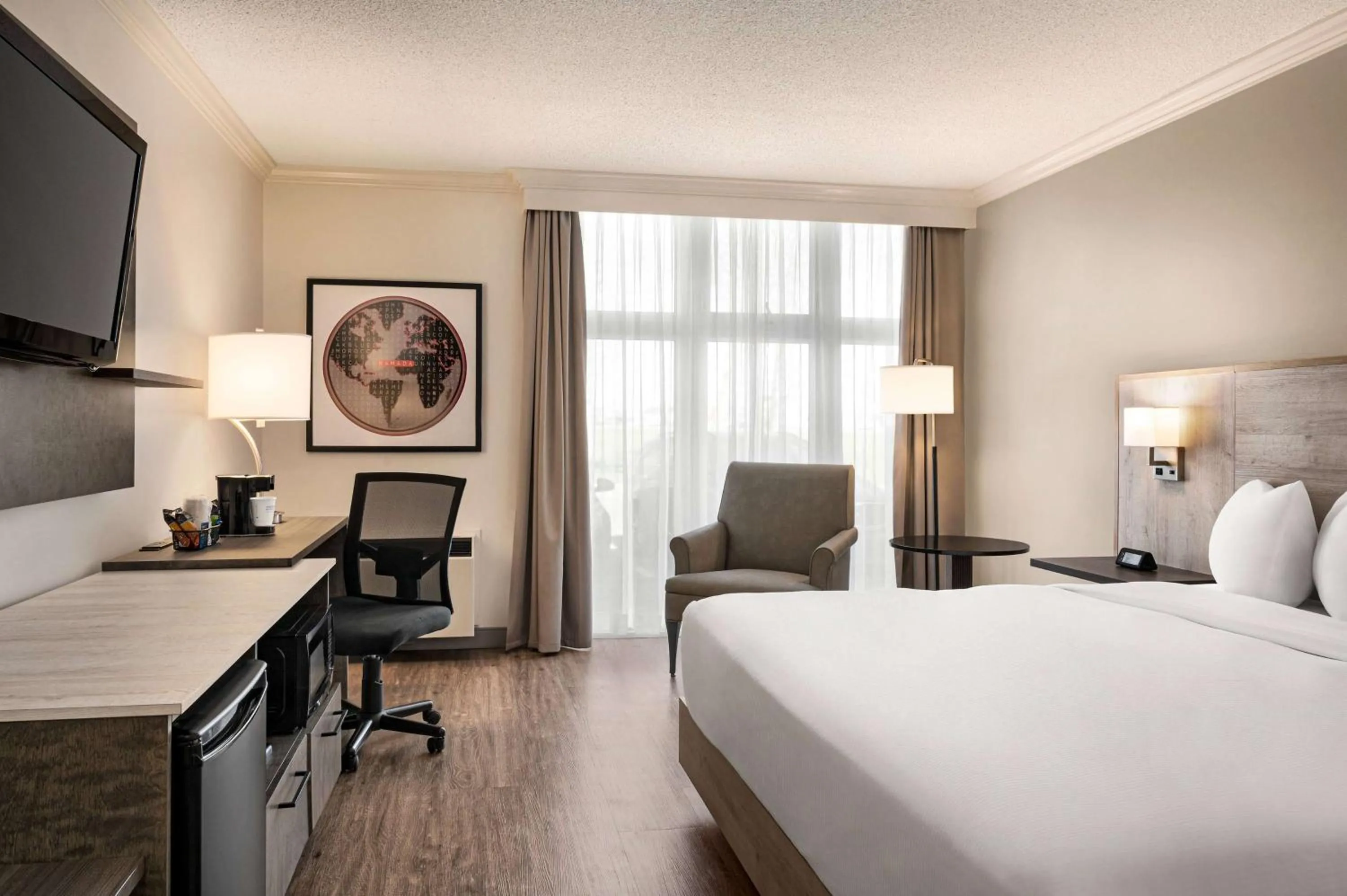 Photo of the whole room, Bed in Ramada by Wyndham Cornwall