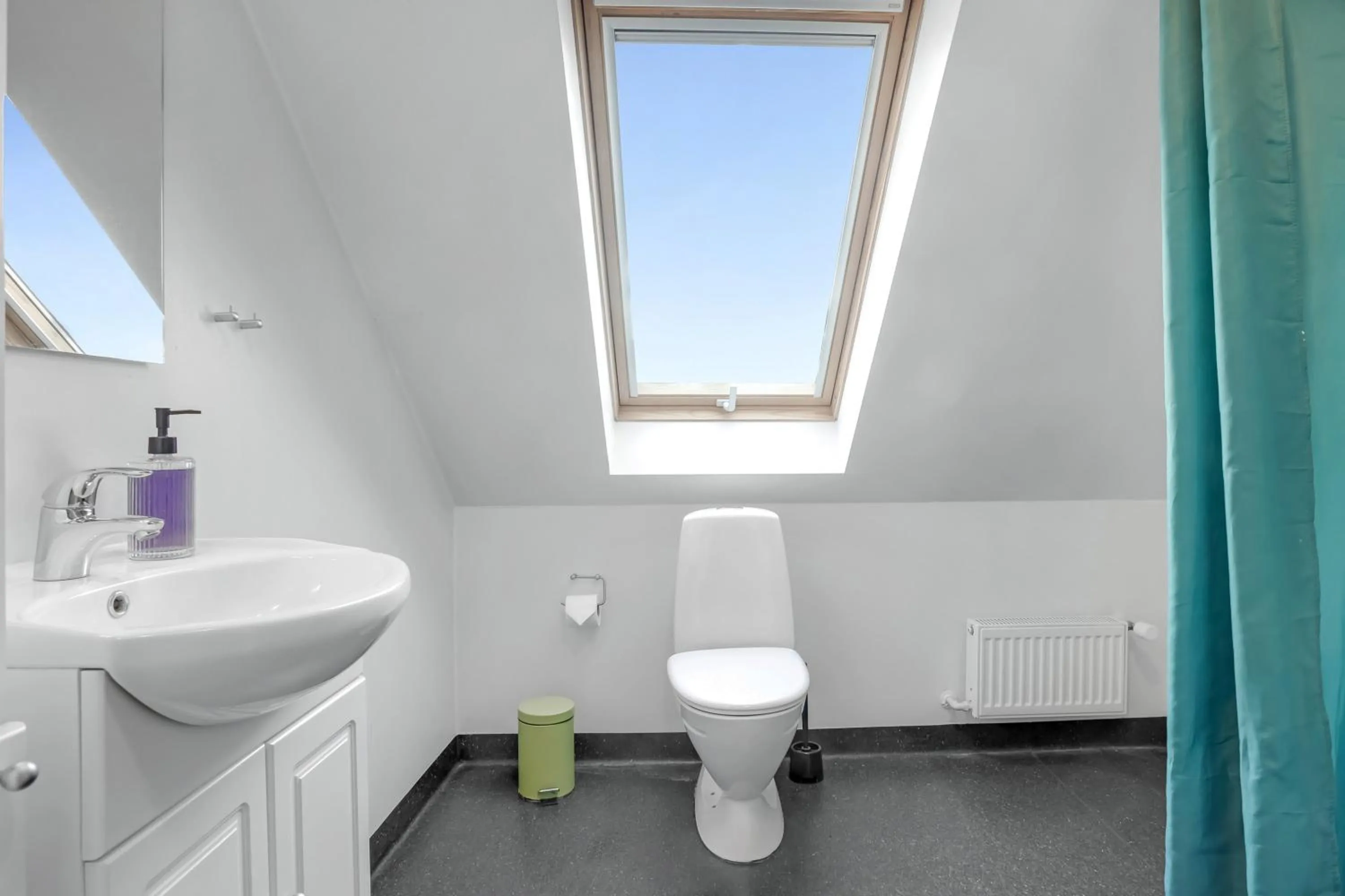 Bathroom in Storm's stay - Near MCH & BOXEN