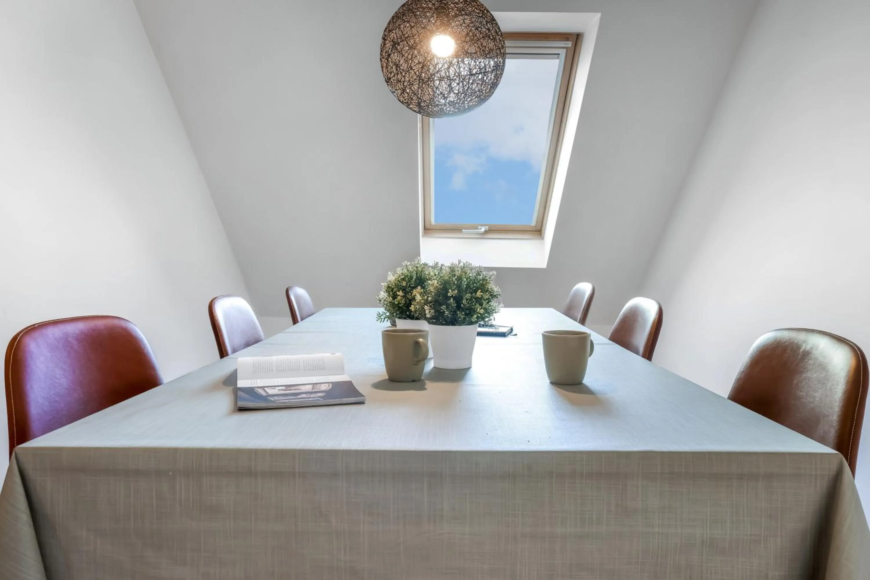 Restaurant/places to eat in Storm's stay - Near MCH & BOXEN