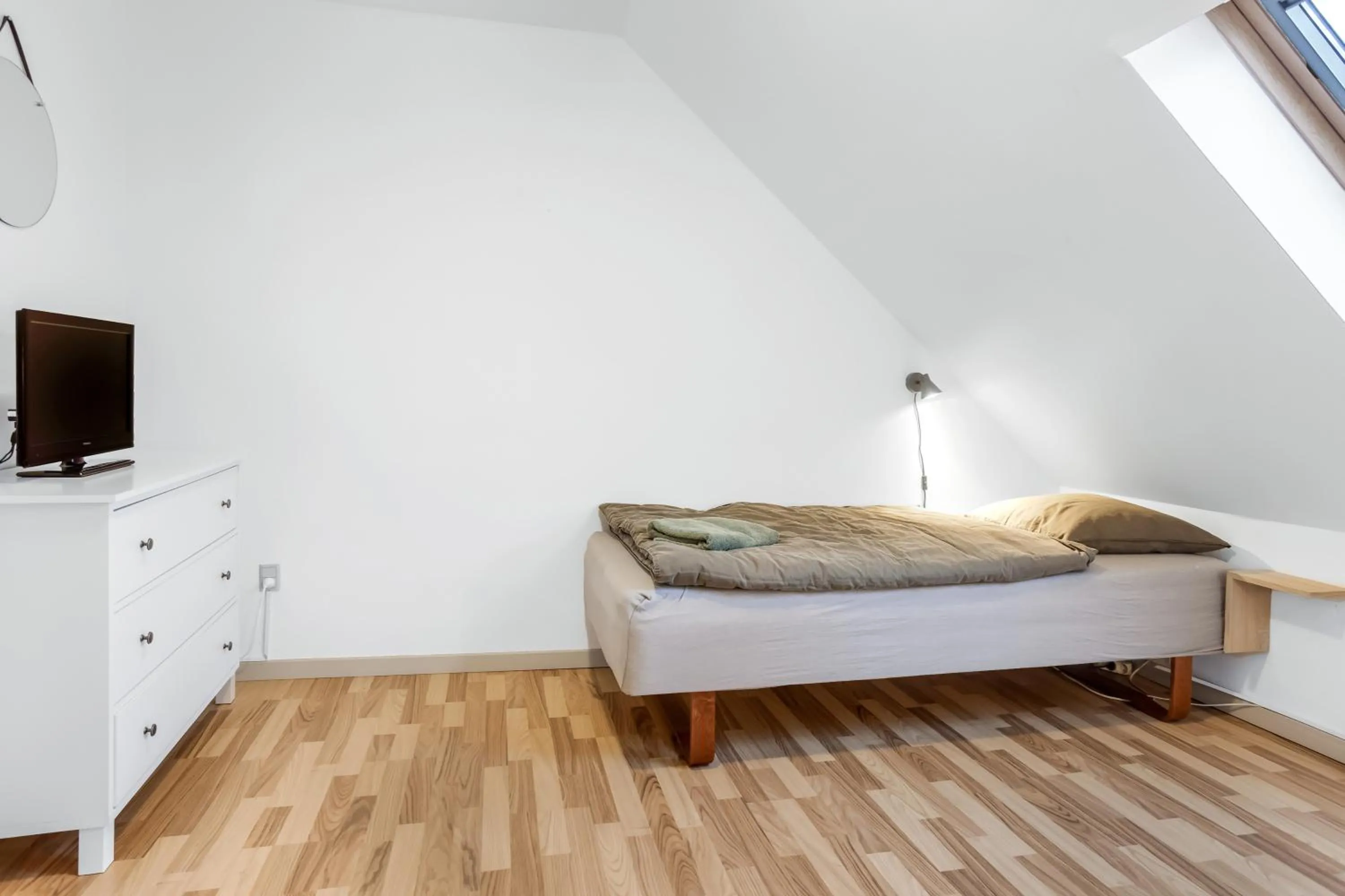 Bedroom, Bed in Storm's stay - Near MCH & BOXEN