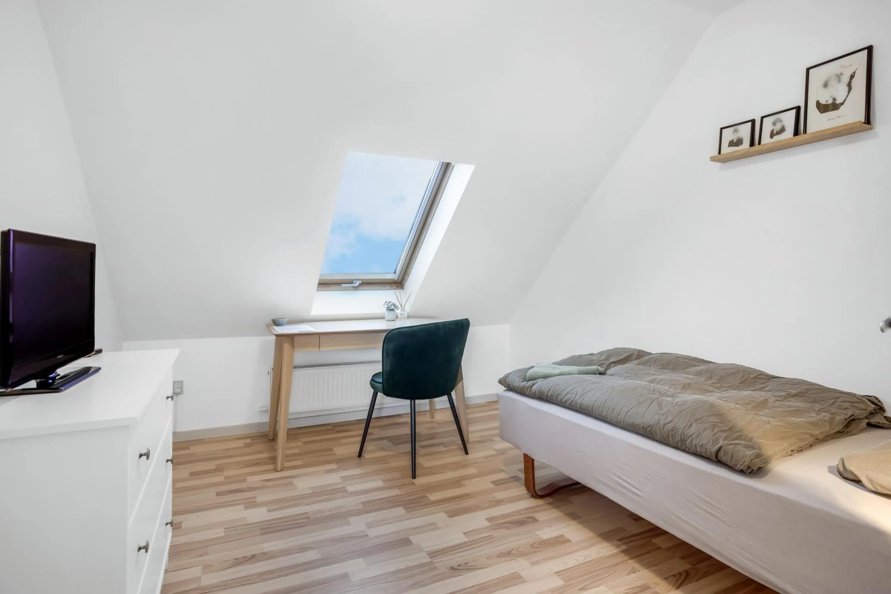 Bedroom, Bed in Storm's stay - Near MCH & BOXEN