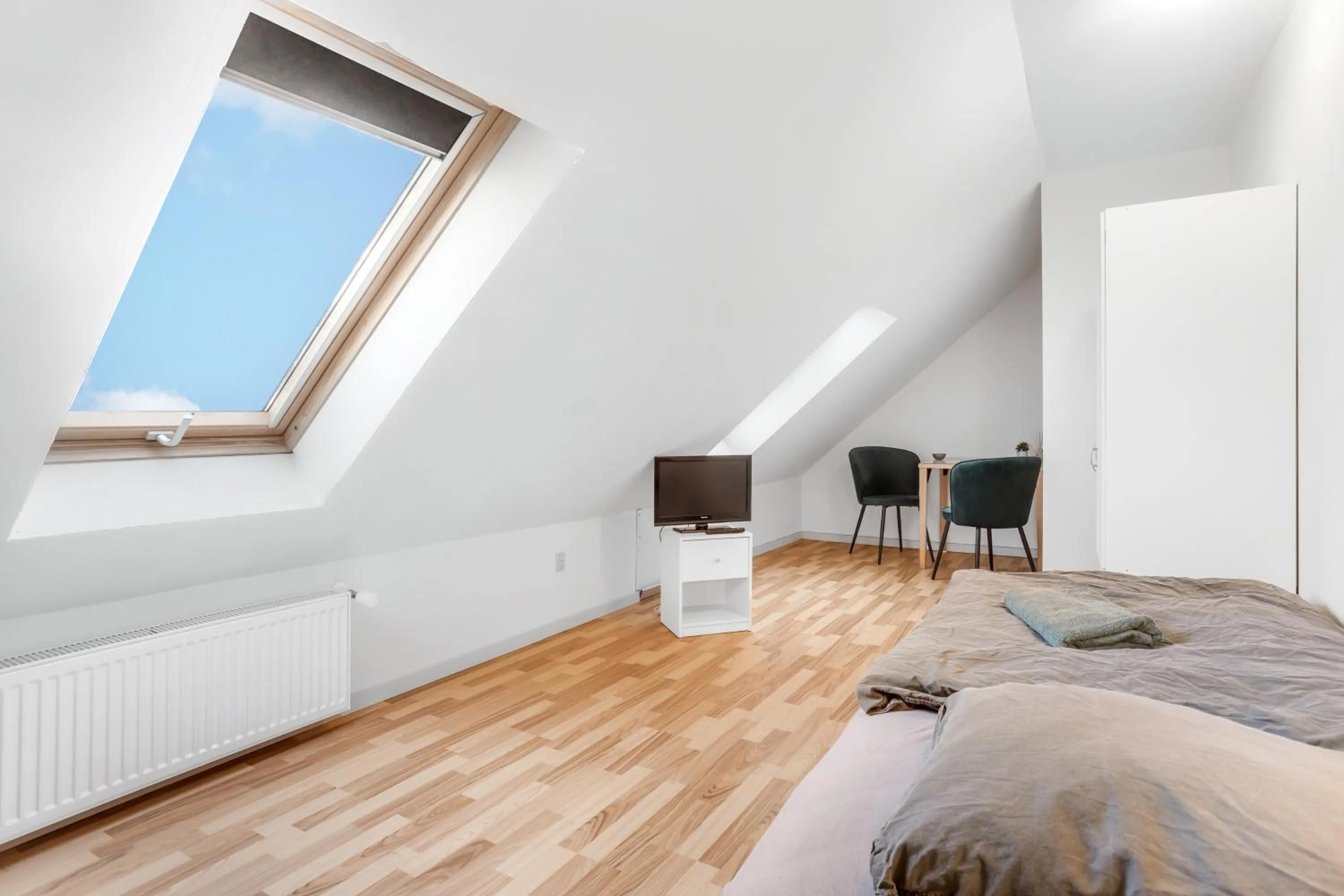 Bedroom, Bed in Storm's stay - Near MCH & BOXEN